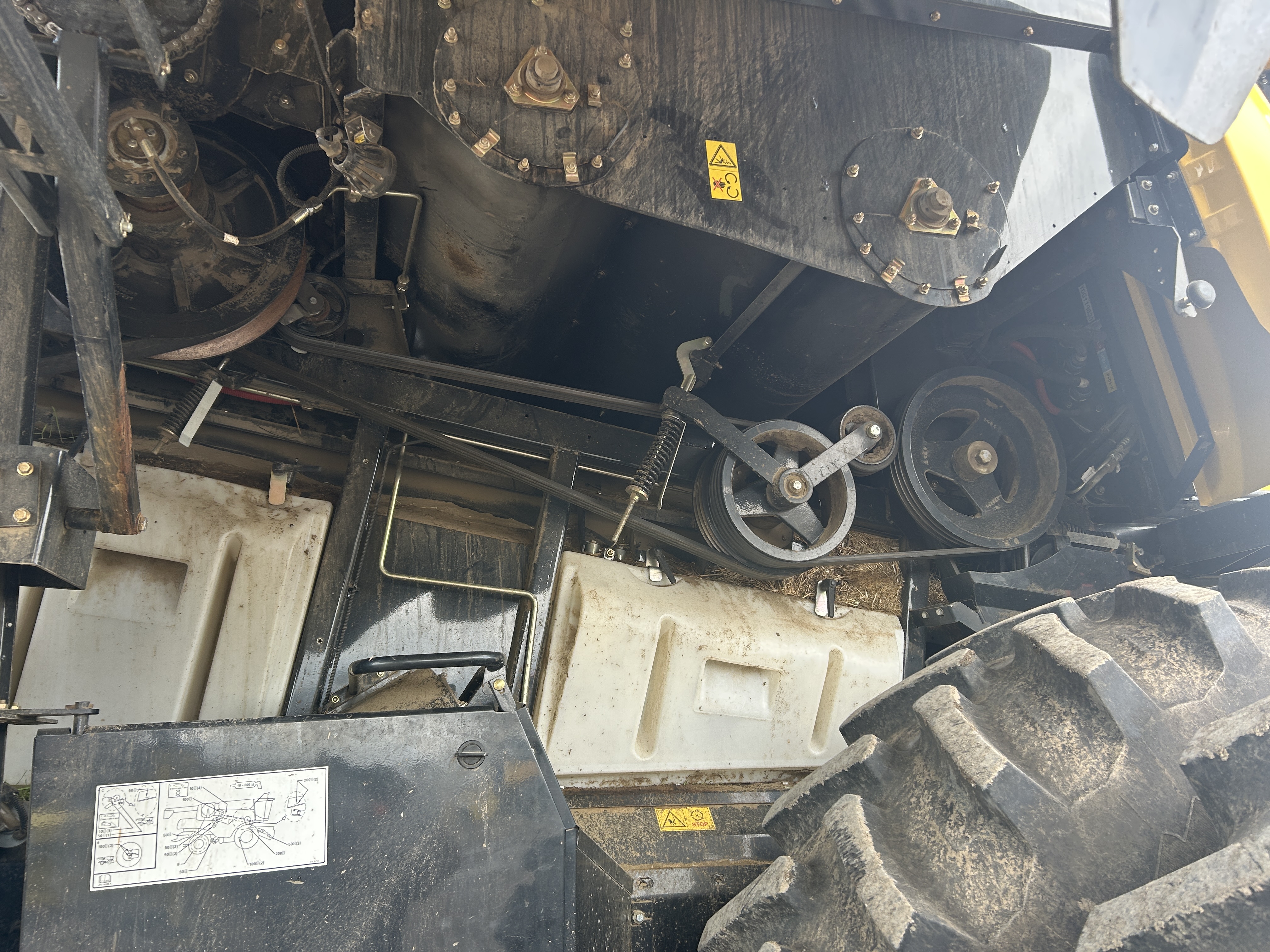 2017 New Holland CR8.90 Combine