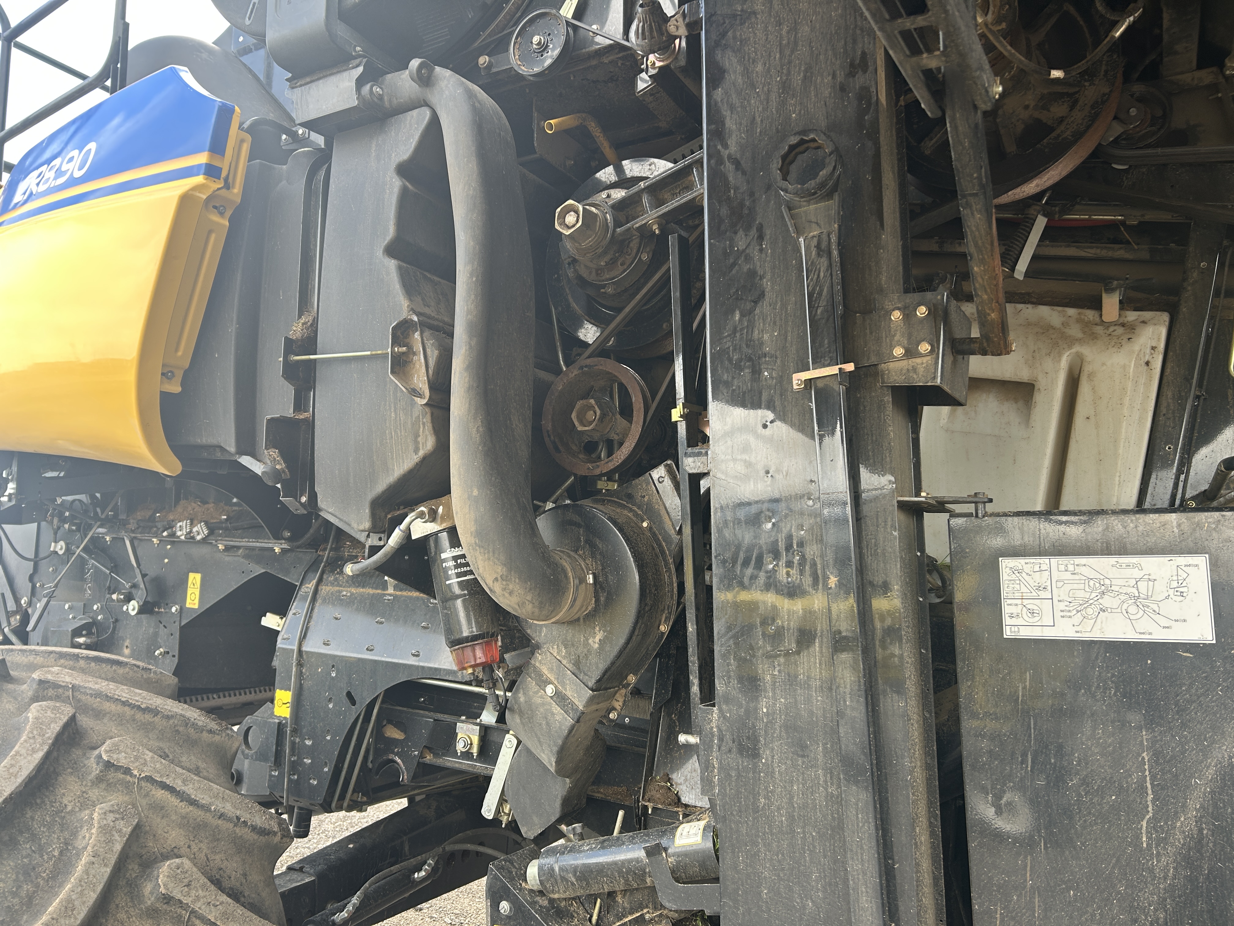 2017 New Holland CR8.90 Combine