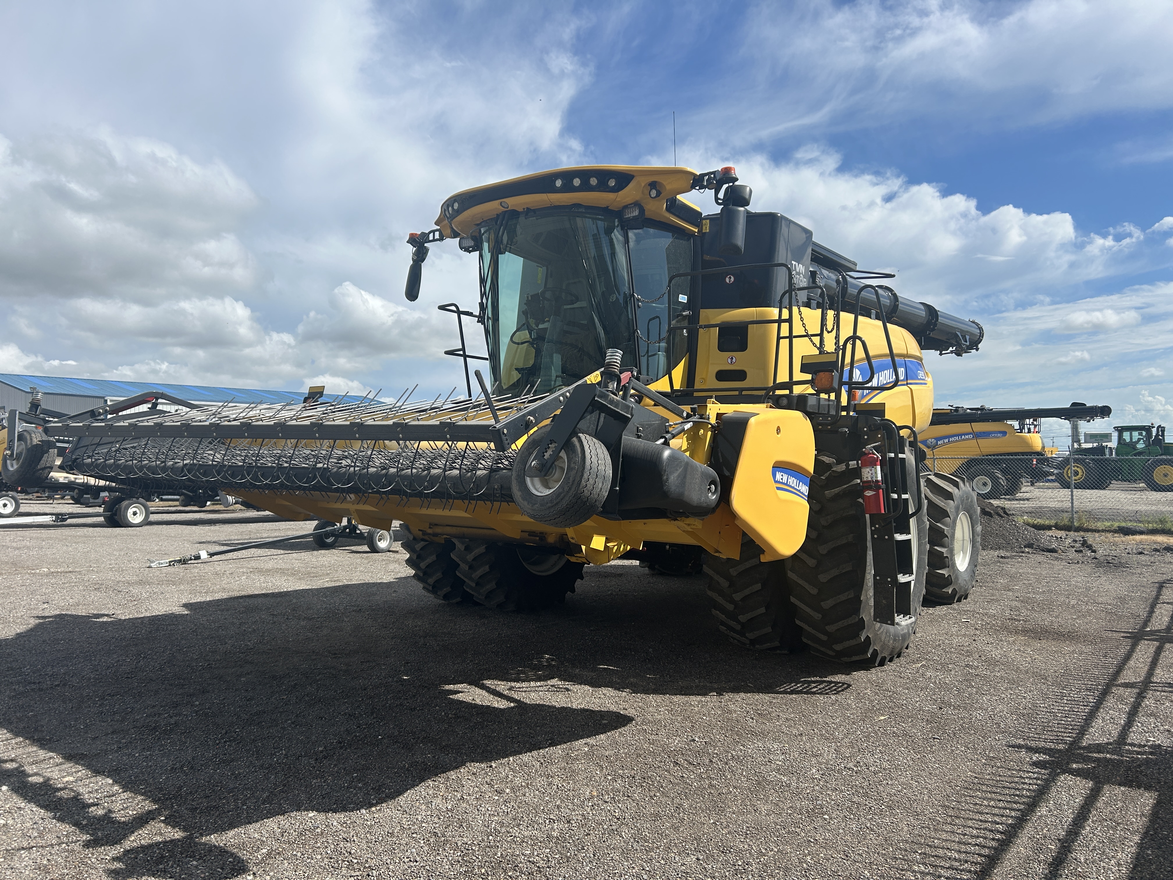 2017 New Holland CR8.90 Combine