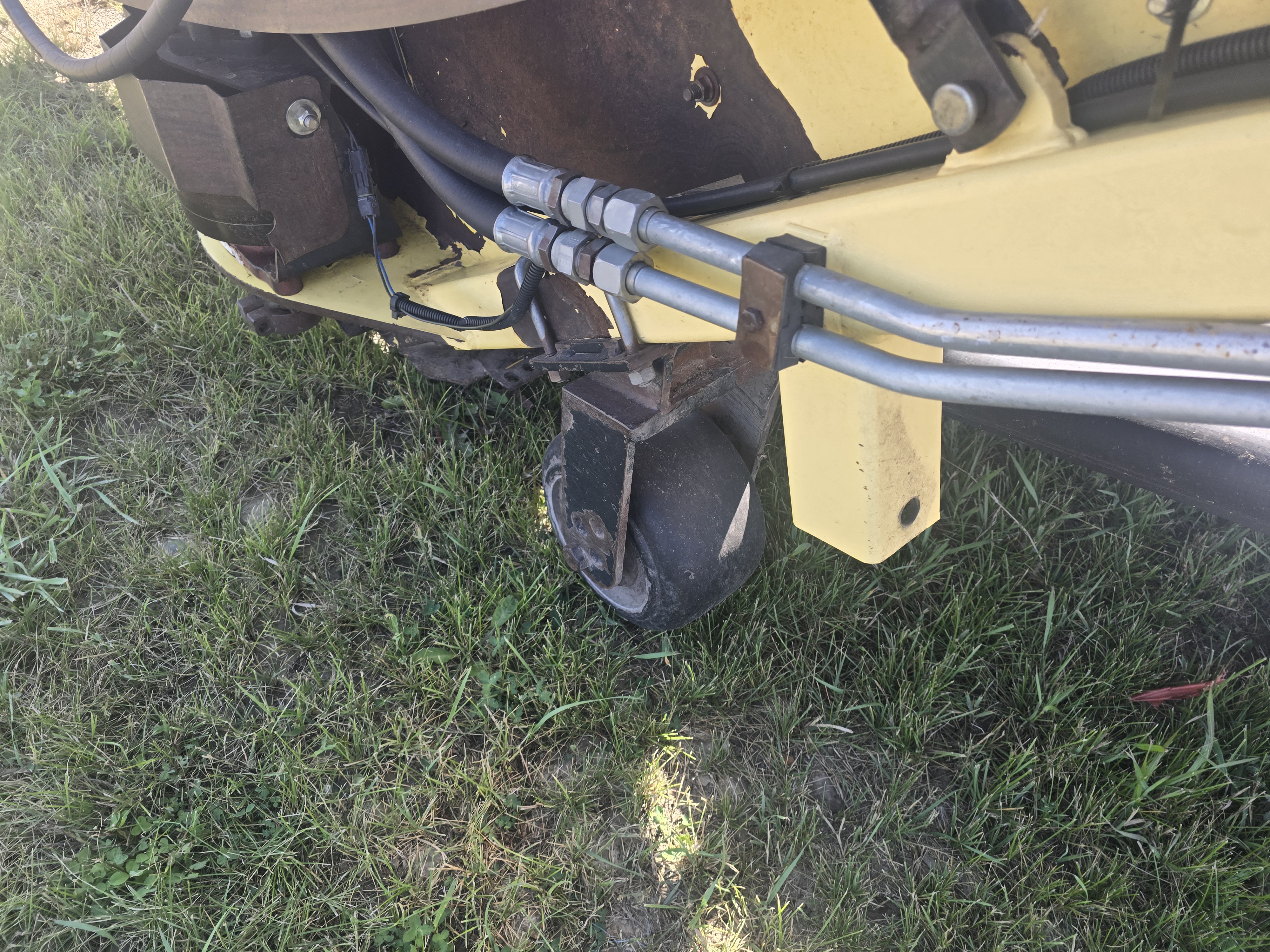 2006 John Deere 4895 Windrower