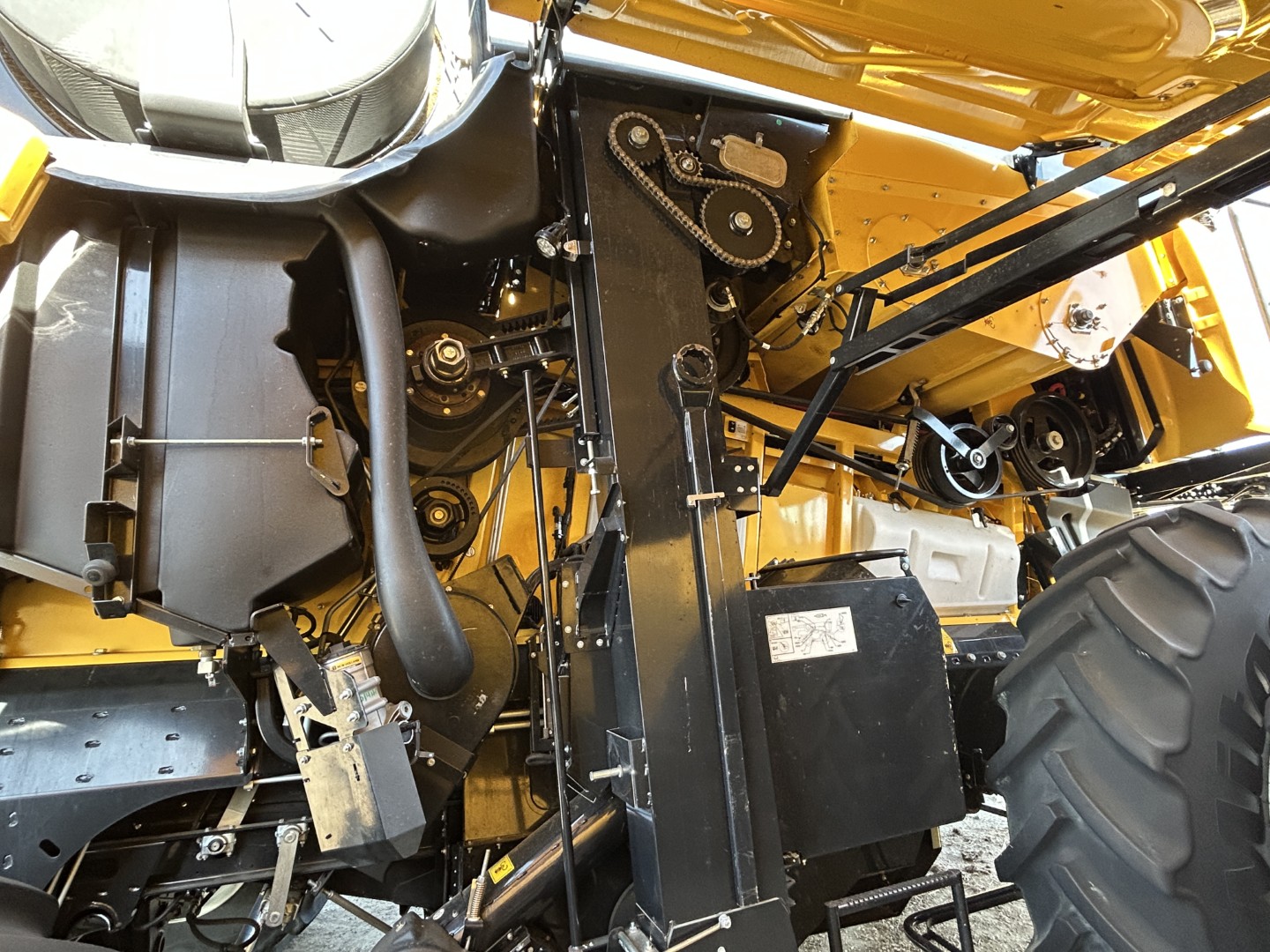 2024 New Holland CR8.90Z Combine