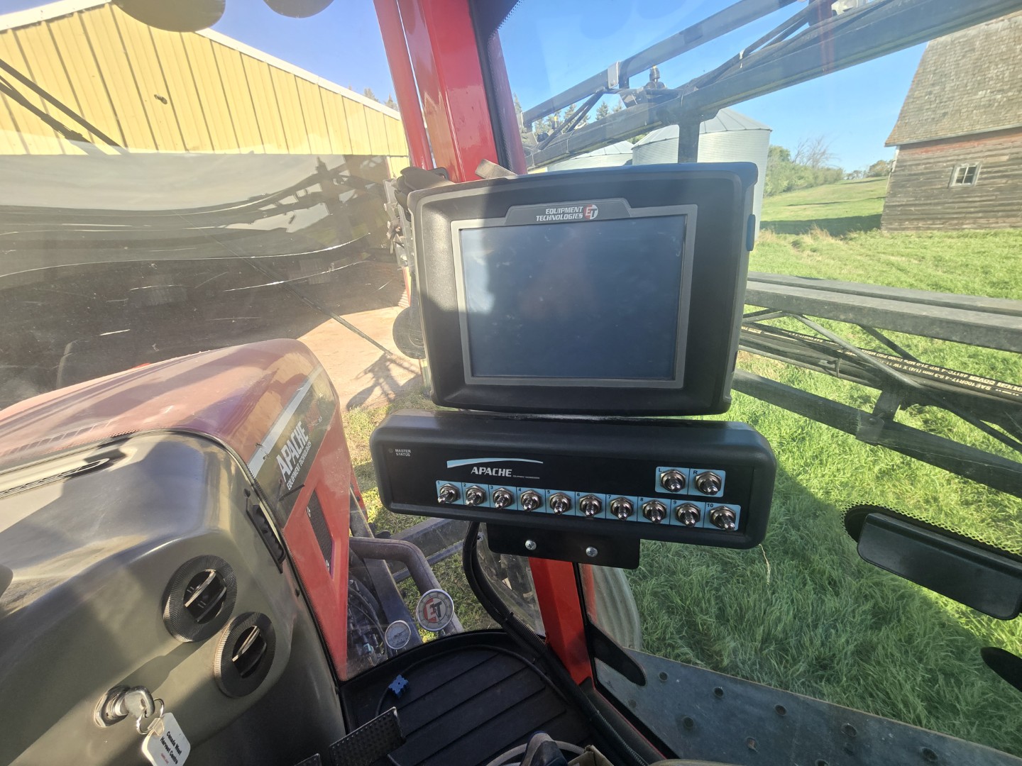 2012 Apache AS1020 Sprayer/High Clearance