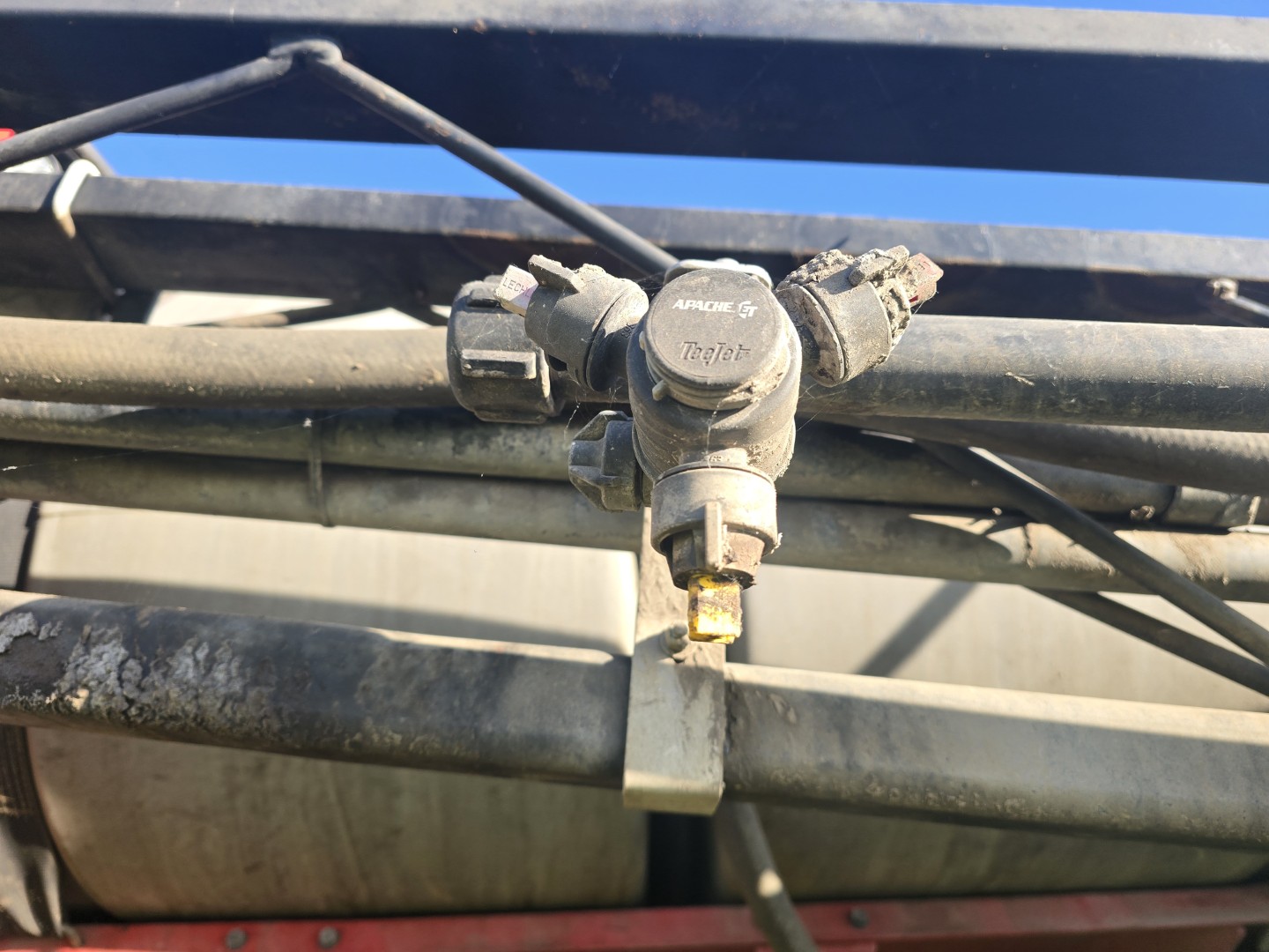 2012 Apache AS1020 Sprayer/High Clearance