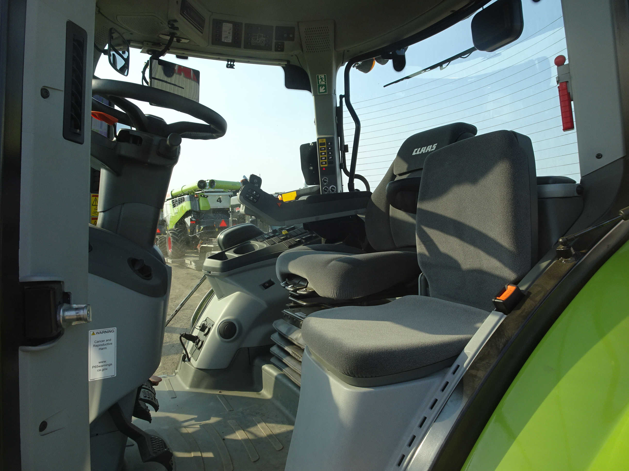 2021 CLAAS 820 Axion Tractor