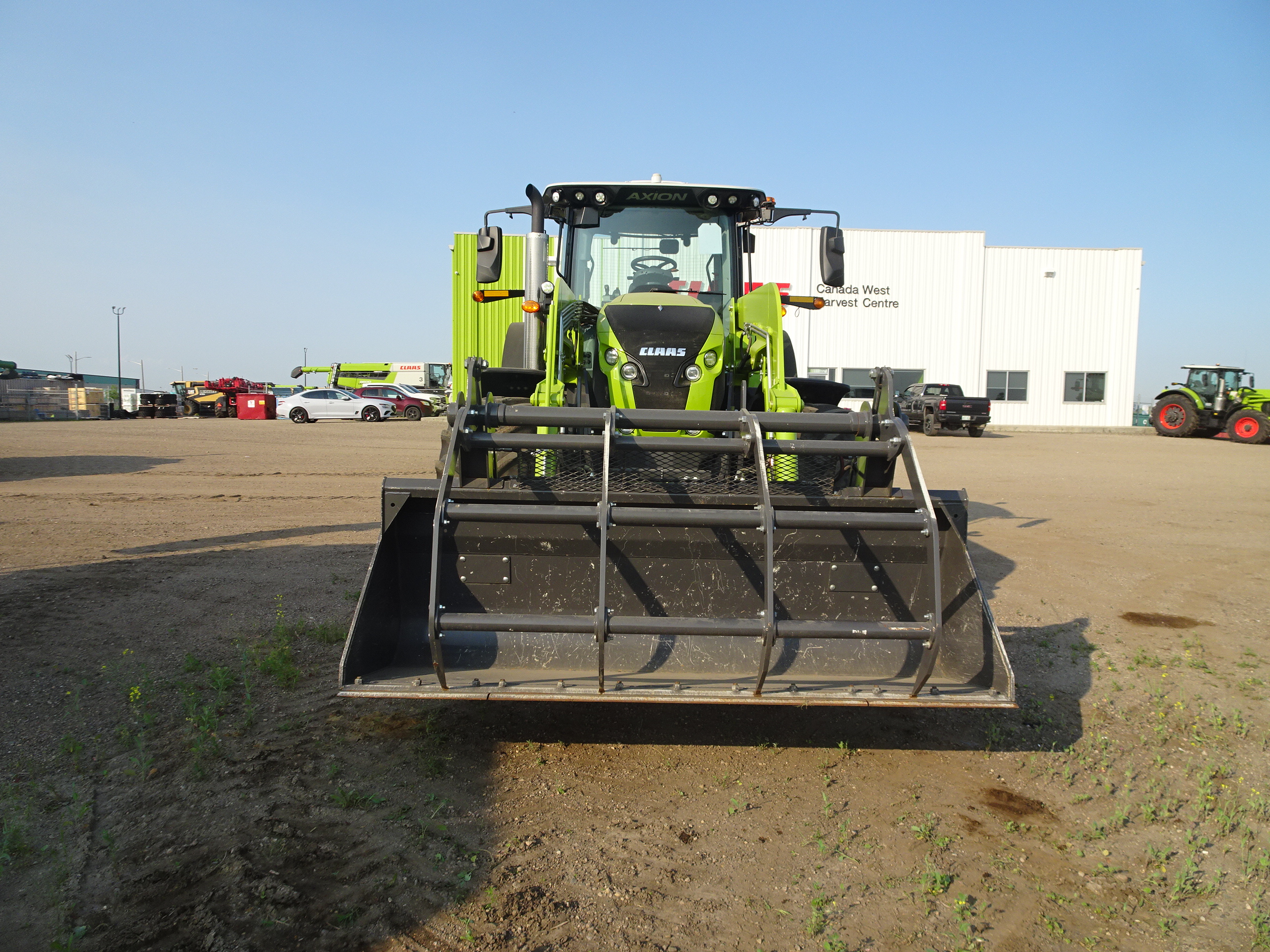 2021 CLAAS 820 Axion Tractor