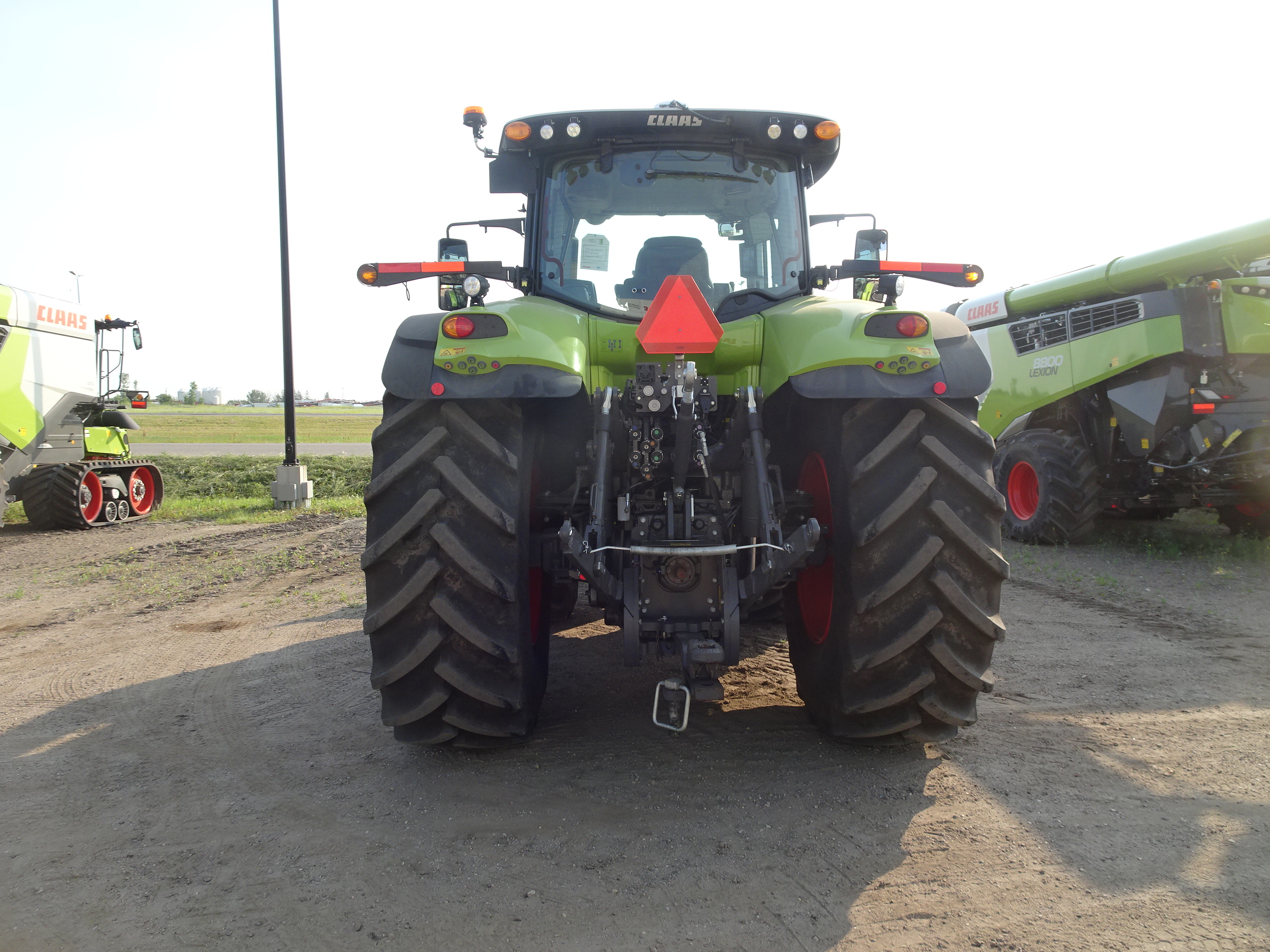 2021 CLAAS 820 Axion Tractor