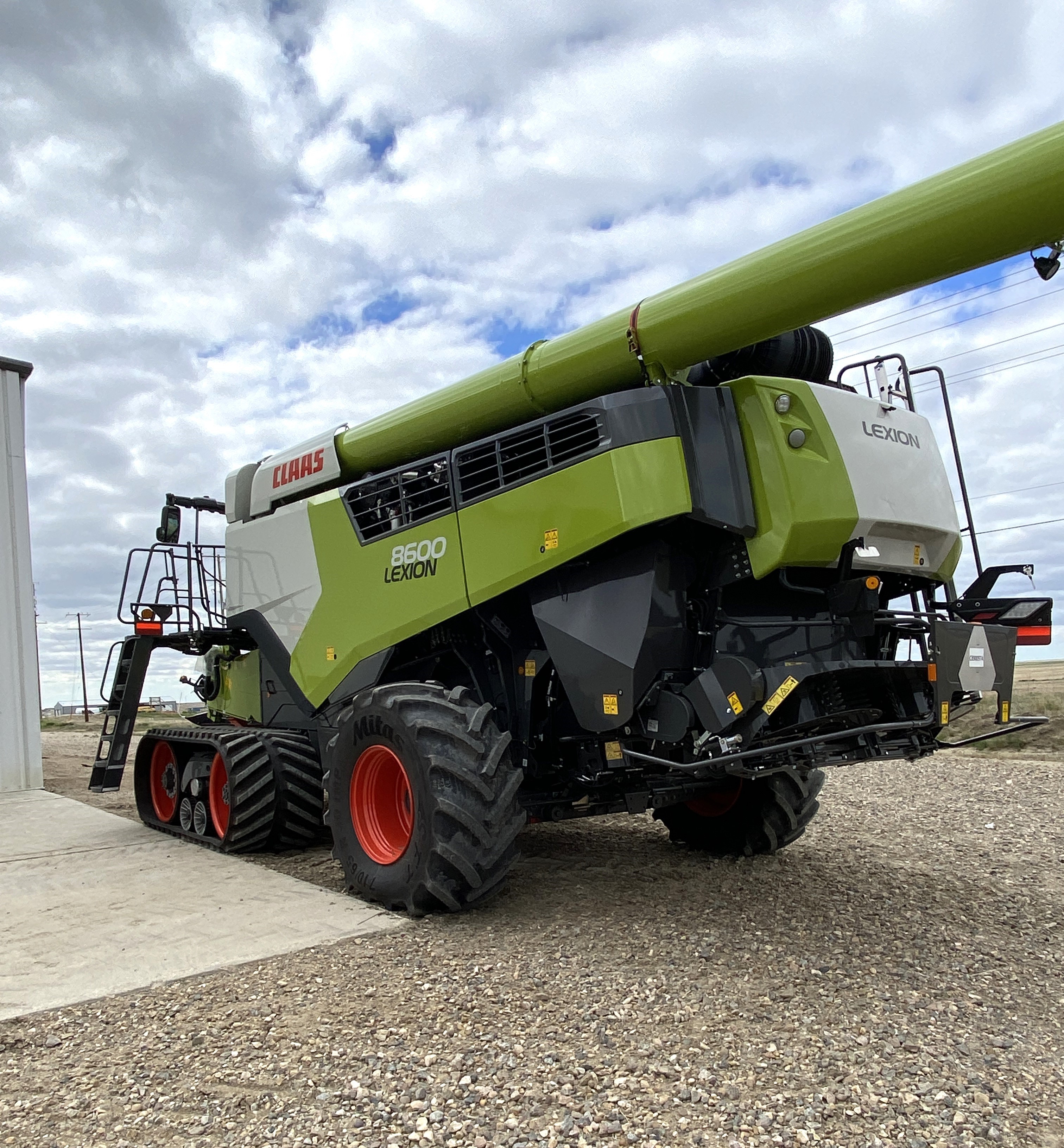 2022 CLAAS 8600TT Combine