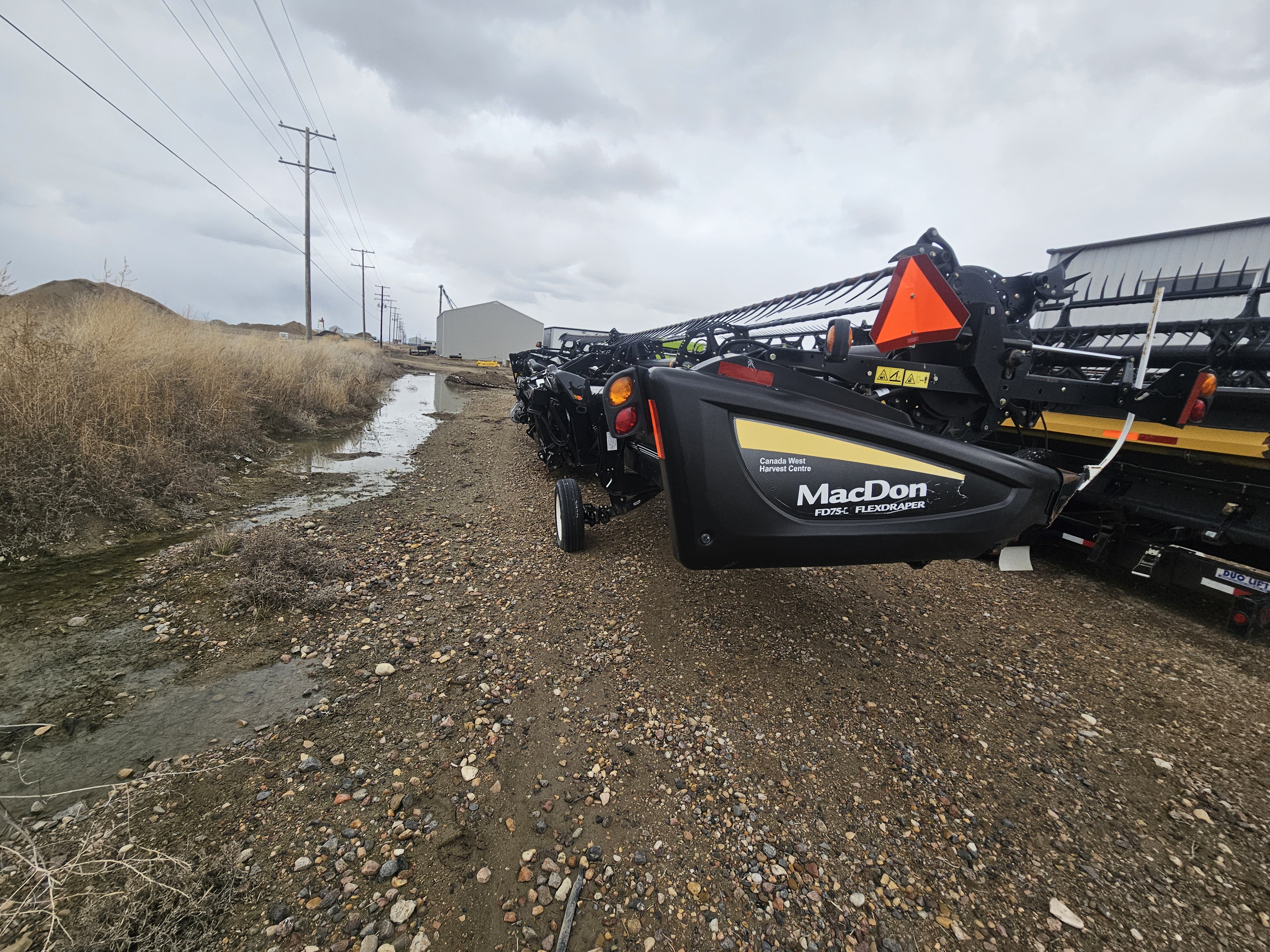 2014 MacDon FD75-40 Header Combine