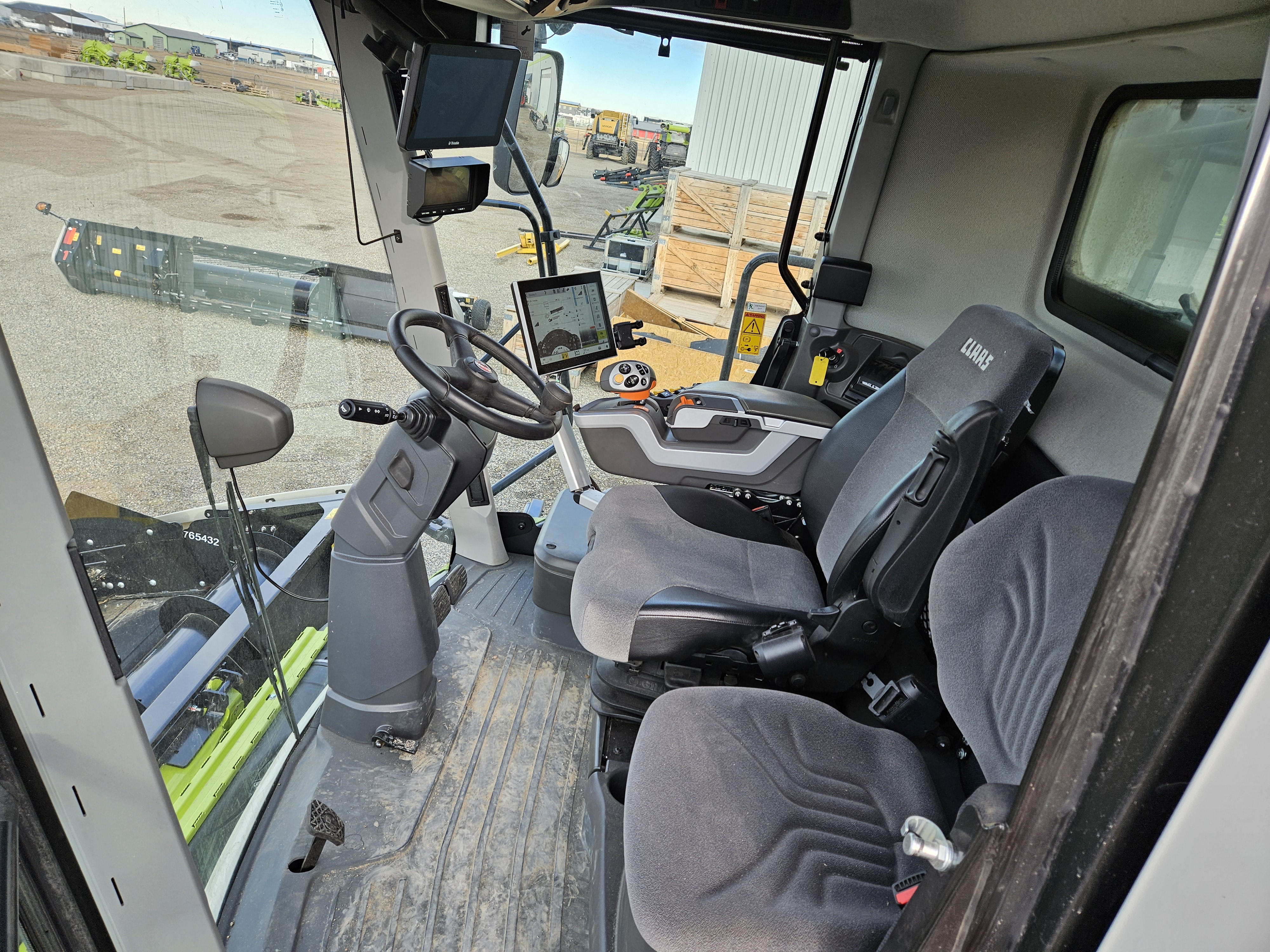 2022 CLAAS 8600TT Combine