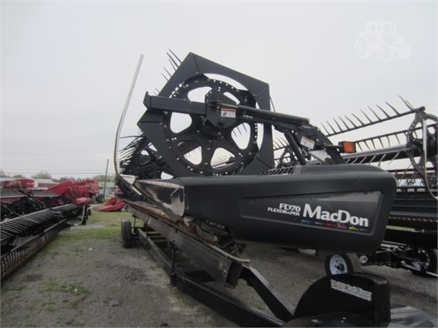 2010 MacDon FD70 Header Combine