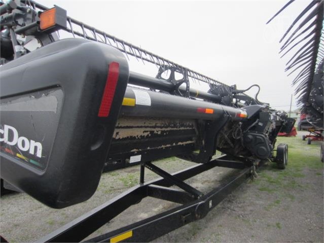 2010 MacDon FD70 Header Combine