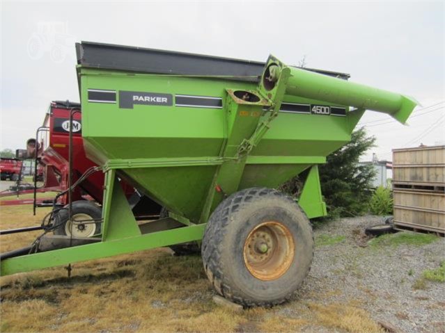 Parker 4500 Grain Cart