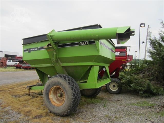 Parker 4500 Grain Cart