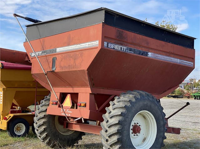 1997 Brent 520 Grain Cart