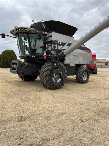 2013 Gleaner S77 Combine