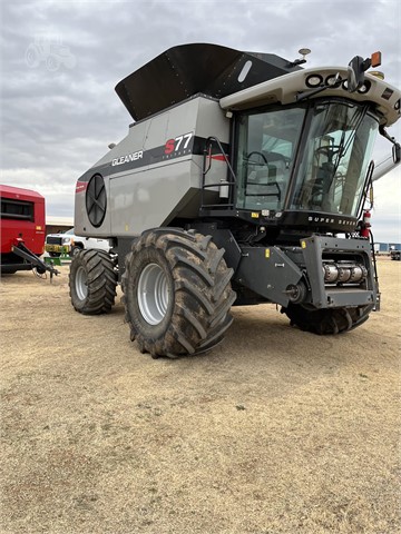 2013 Gleaner S77 Combine