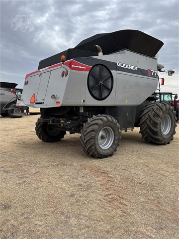 2013 Gleaner S77 Combine