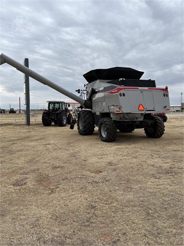 2013 Gleaner S77 Combine