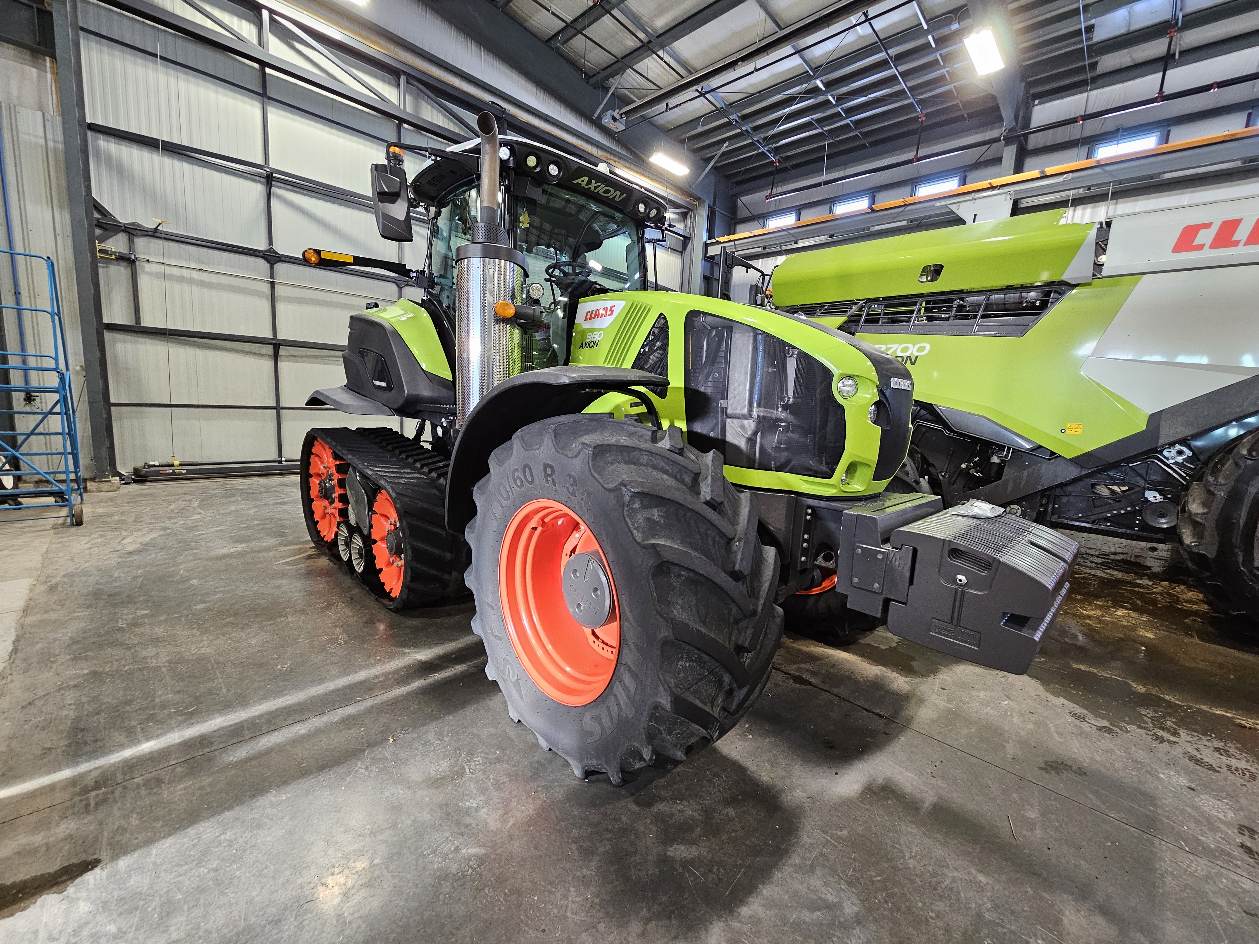 2021 CLAAS AXION 960TT Tractor