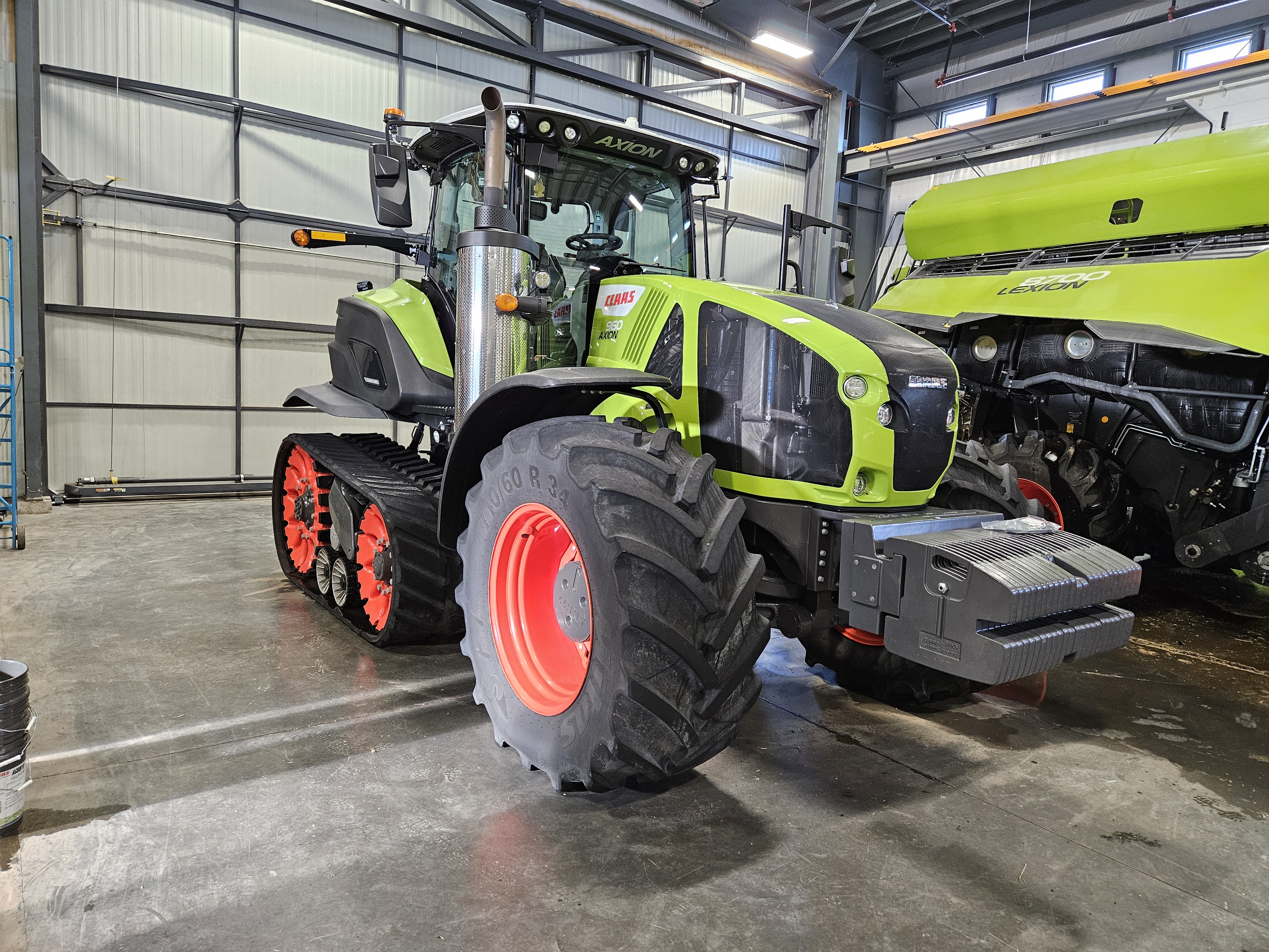 2021 CLAAS AXION 960TT Tractor