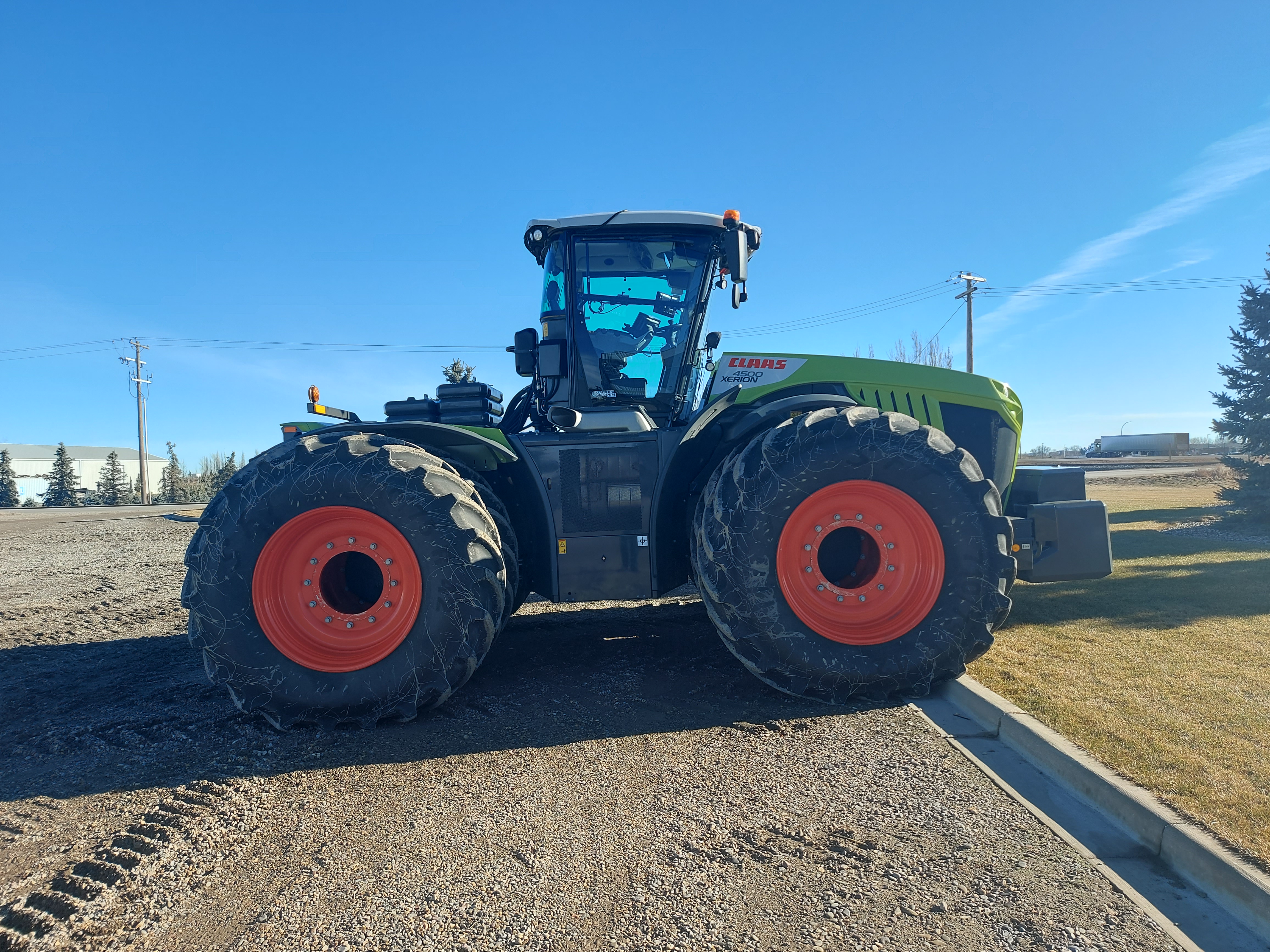 2022 CLAAS XERION 4500 Tractor