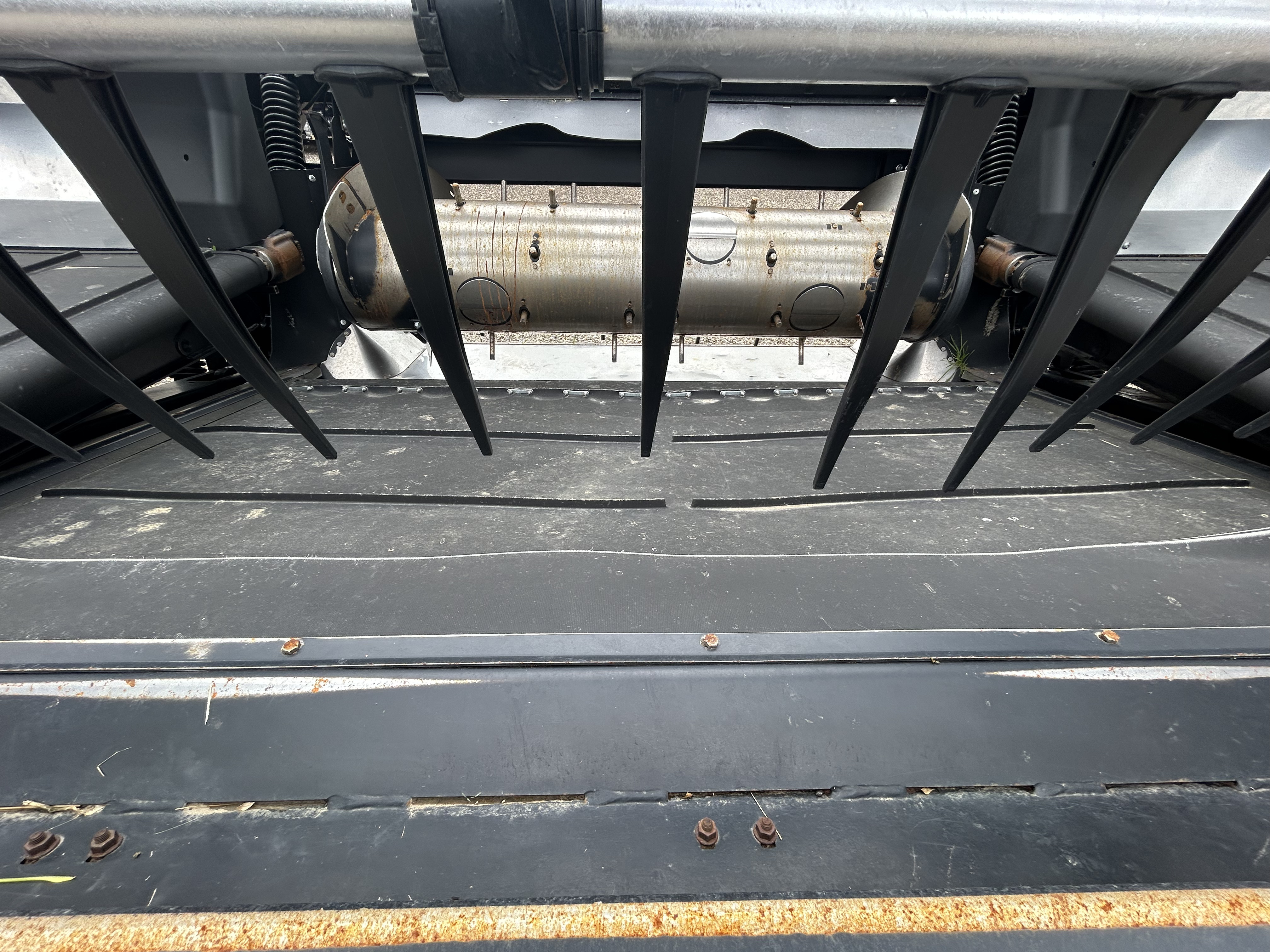2022 MacDon FD240 Header Combine