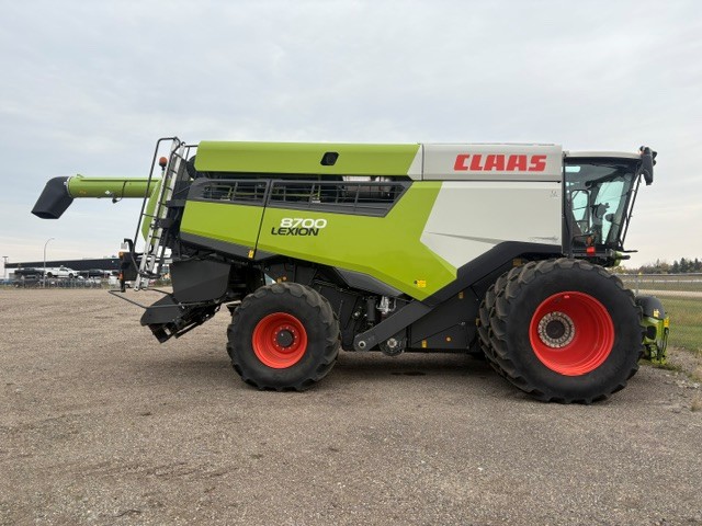 2021 CLAAS 8700 Combine