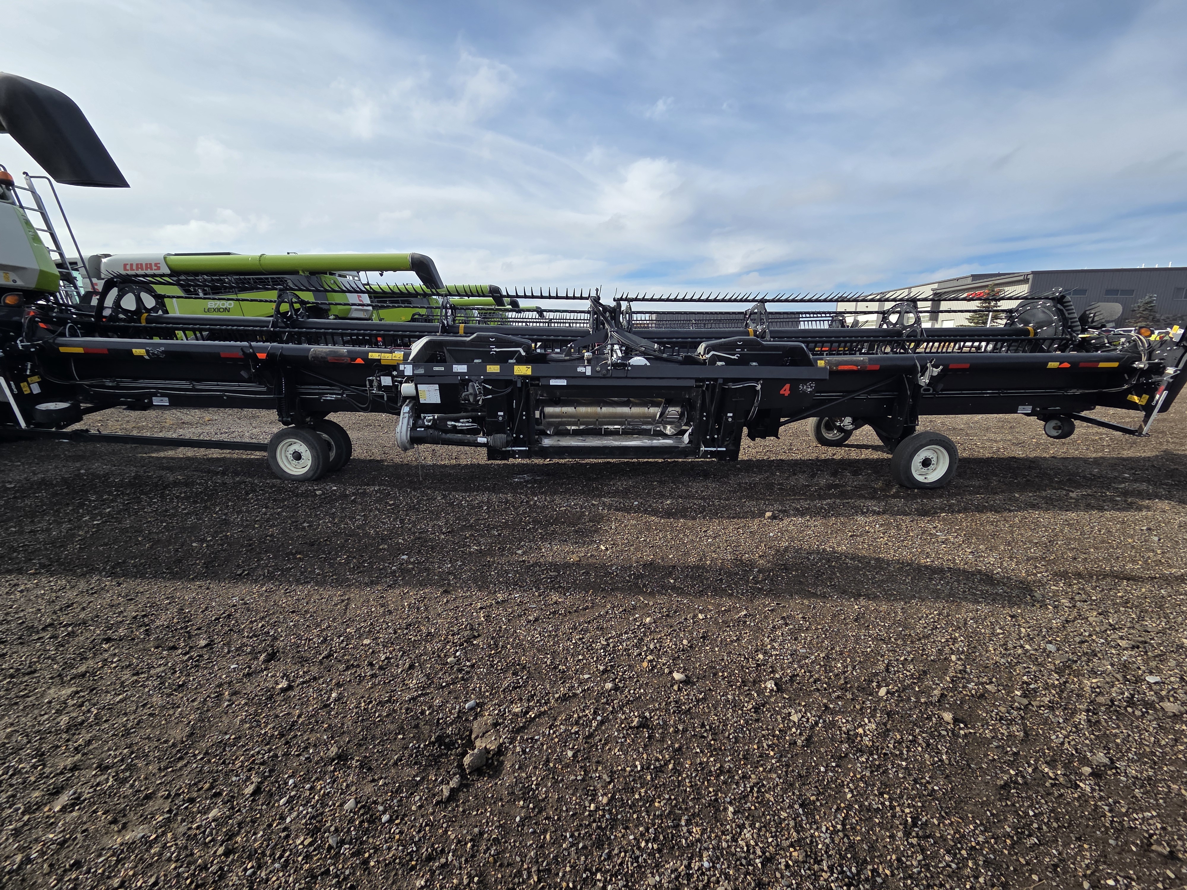 2021 MacDon FD140 Header Combine