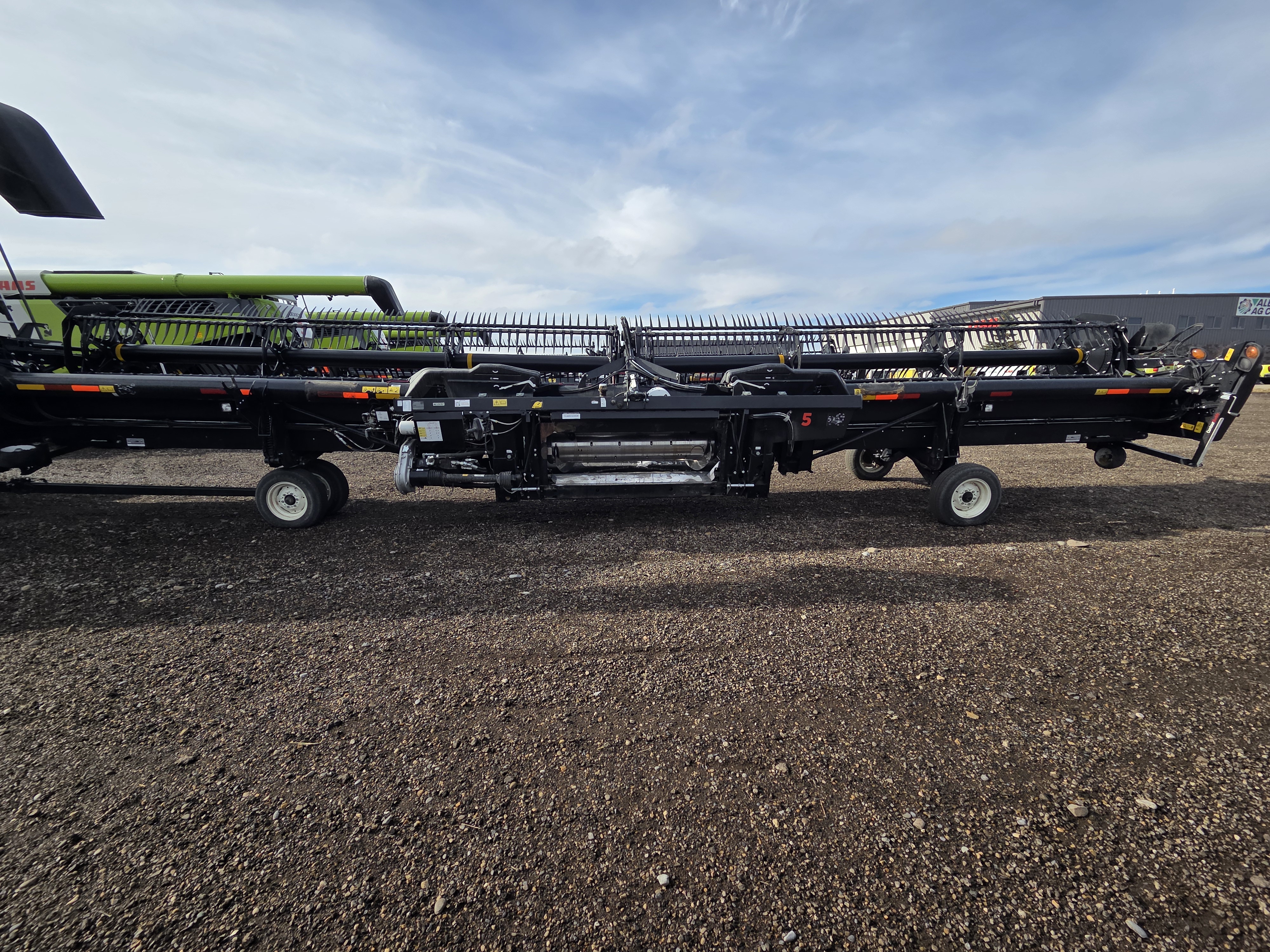 2021 MacDon FD140 Header Combine