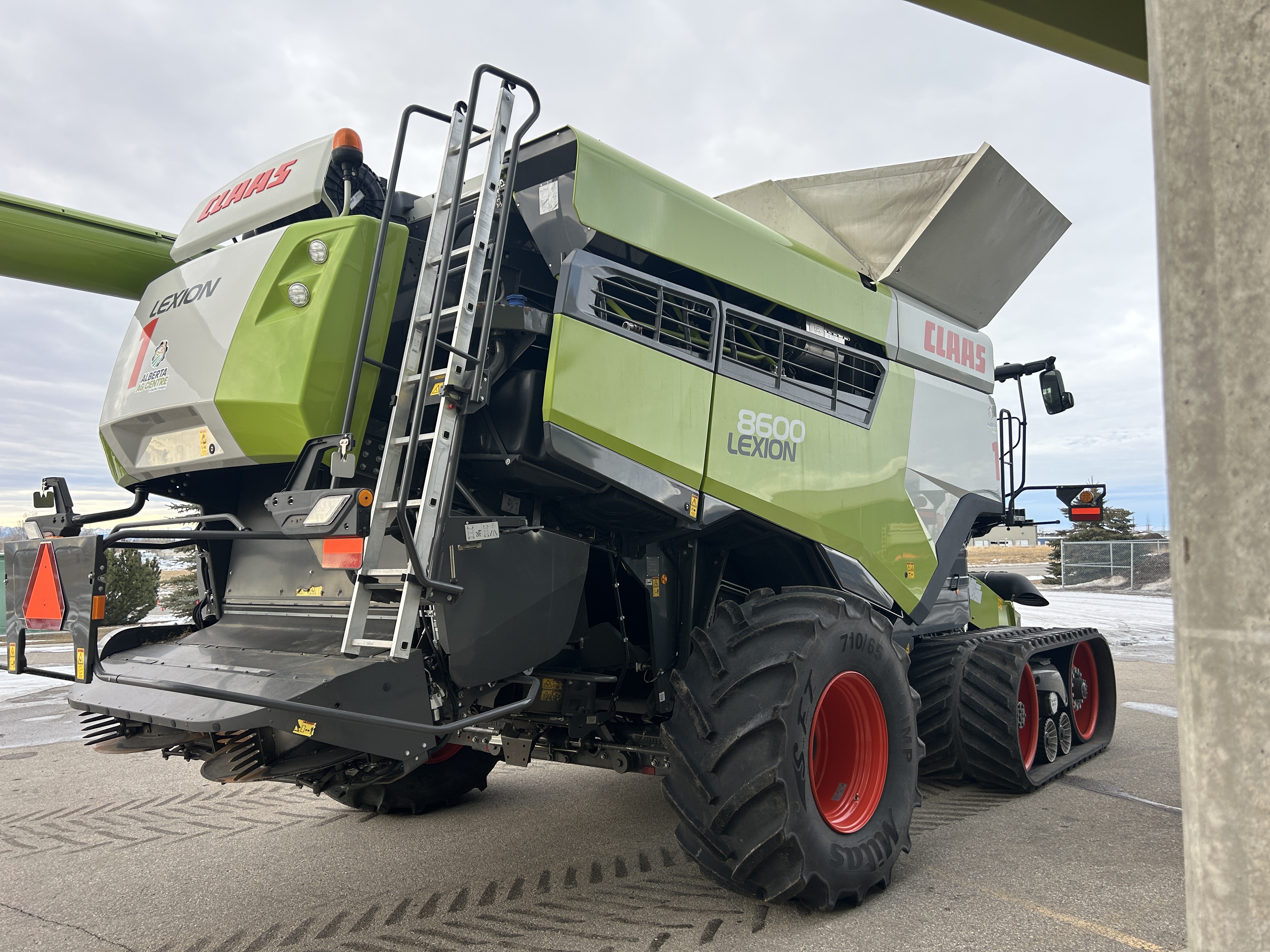 2022 CLAAS 8600TT Combine