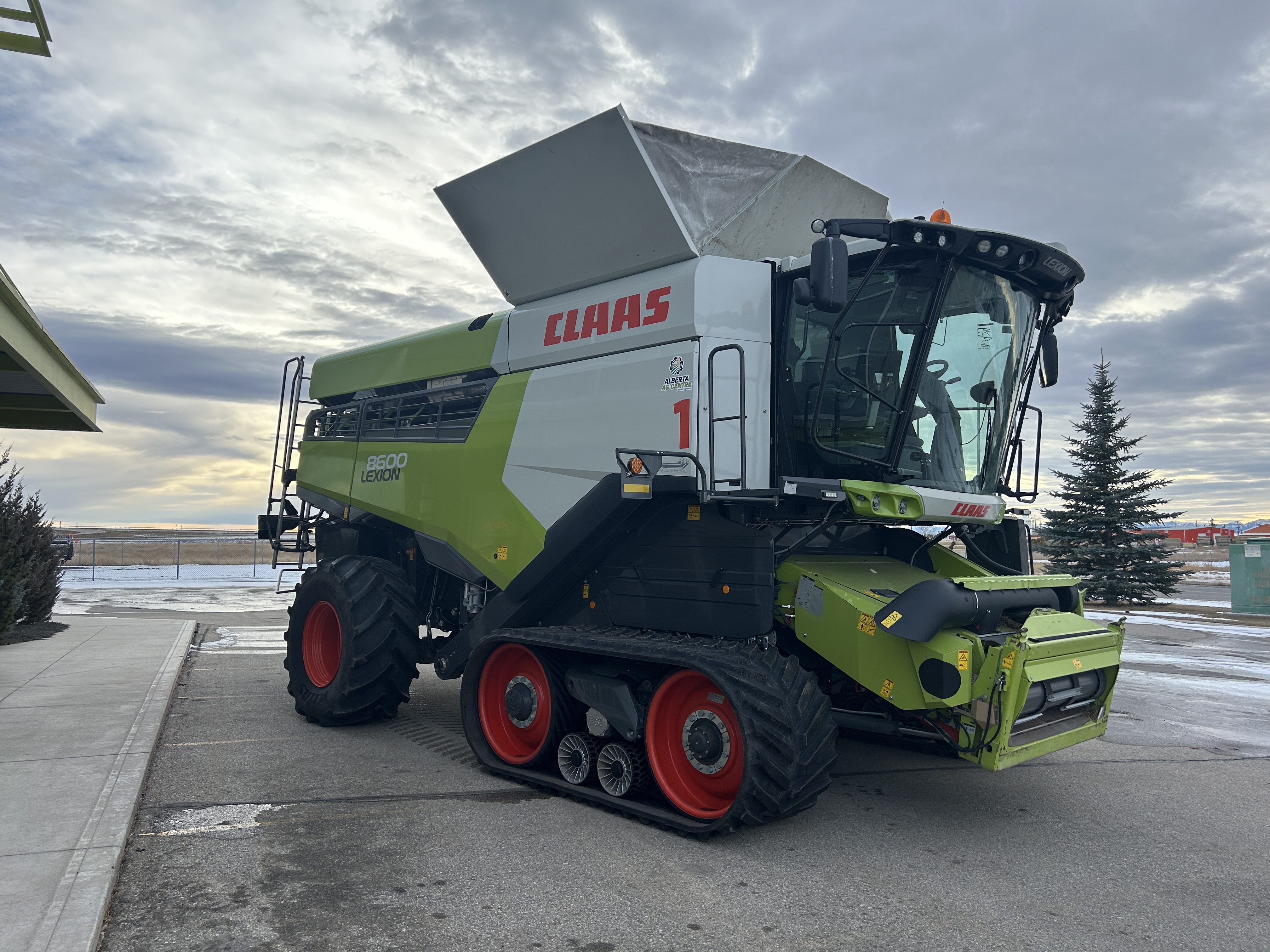 2022 CLAAS 8600TT Combine