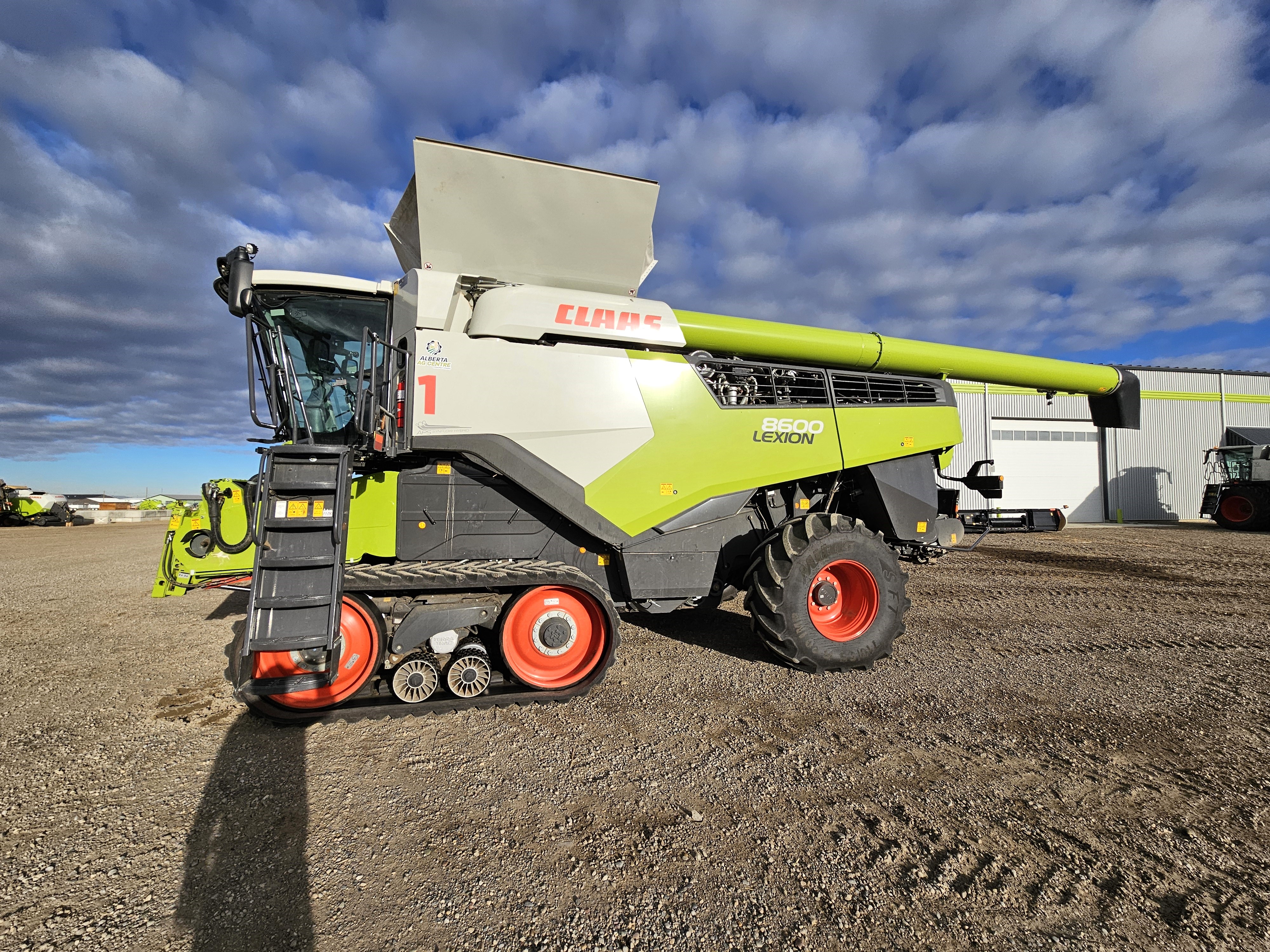 2022 CLAAS 8600TT Combine