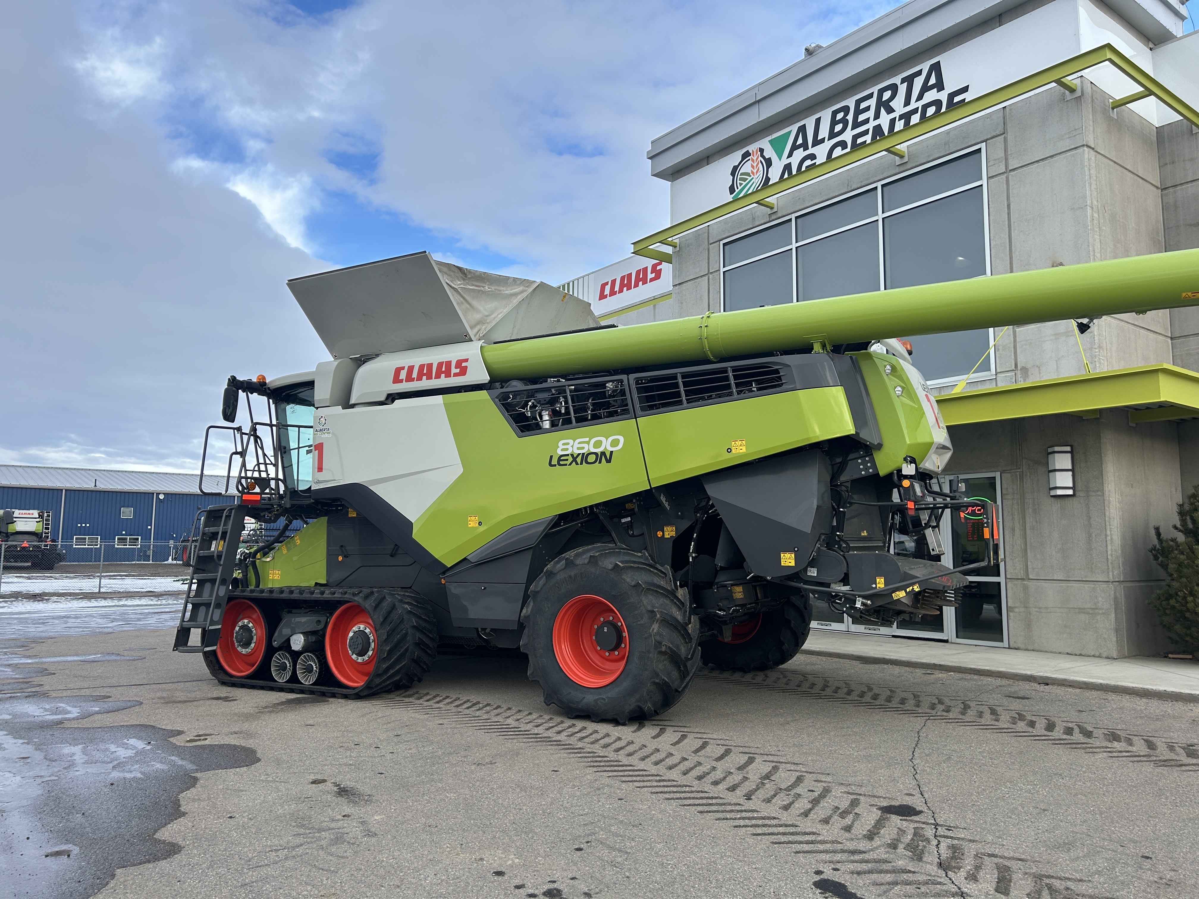 2022 CLAAS 8600TT Combine