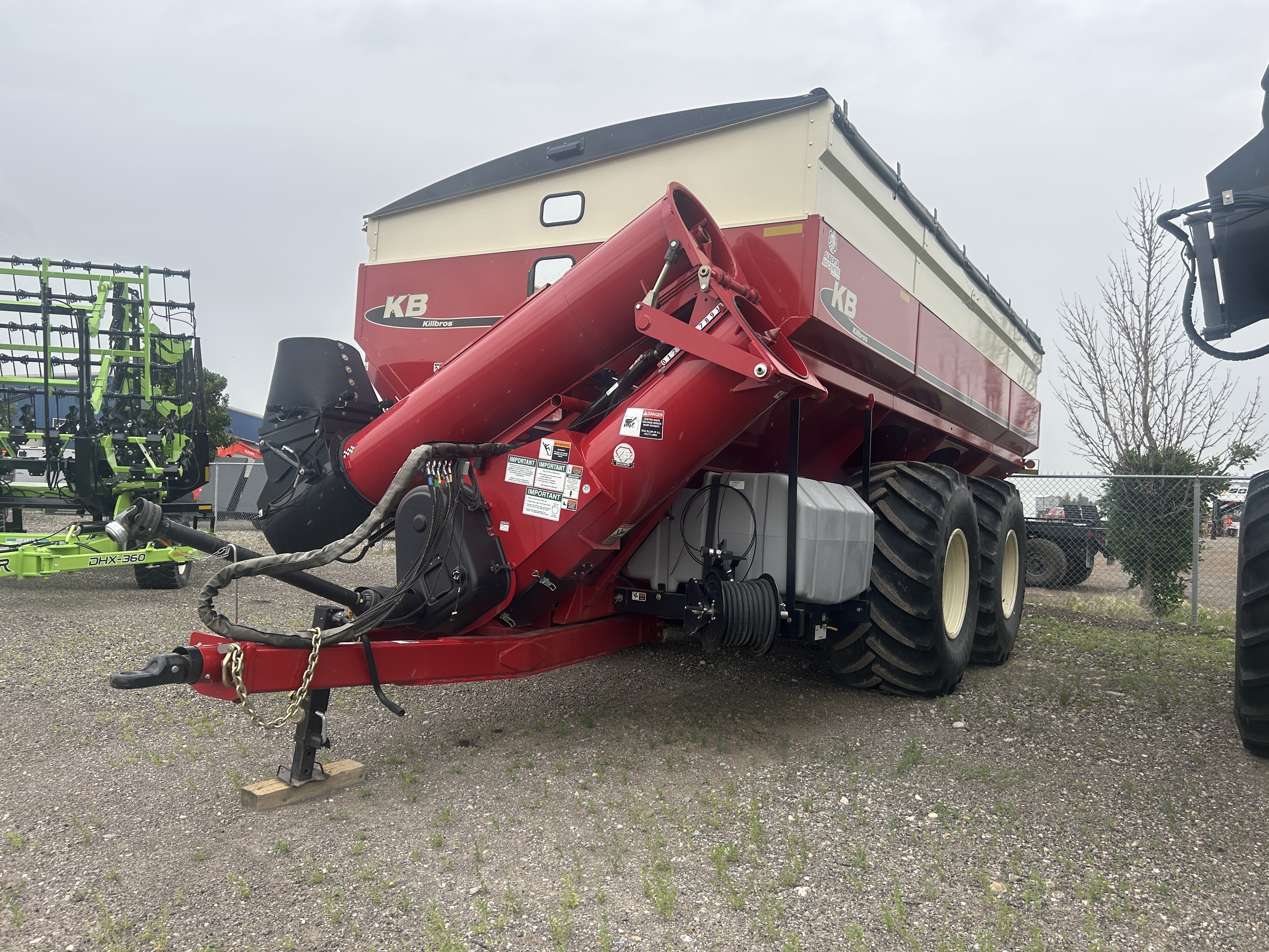 2023 Unverferth CART 1613 Grain Cart