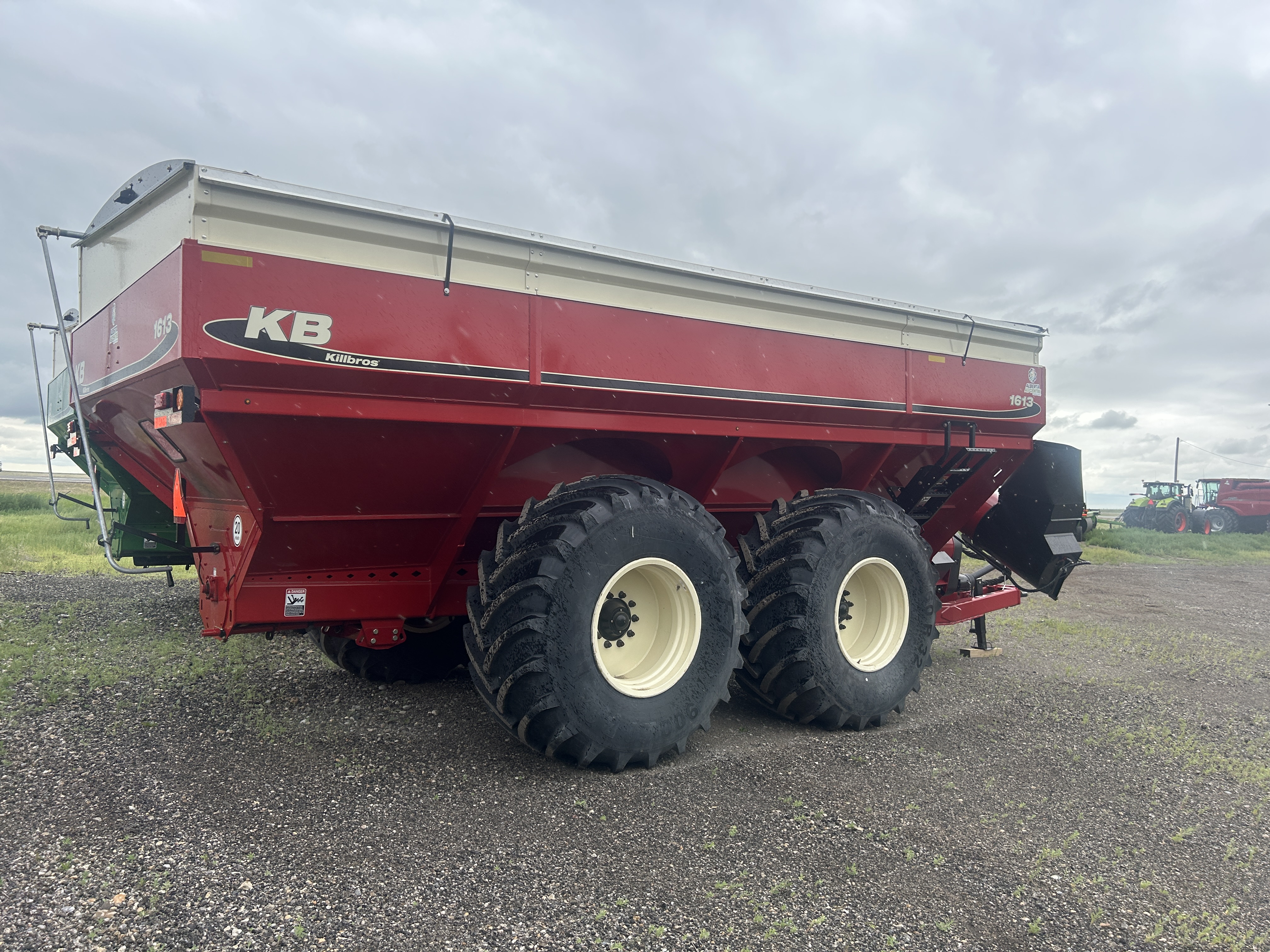 2023 Unverferth CART 1613 Grain Cart