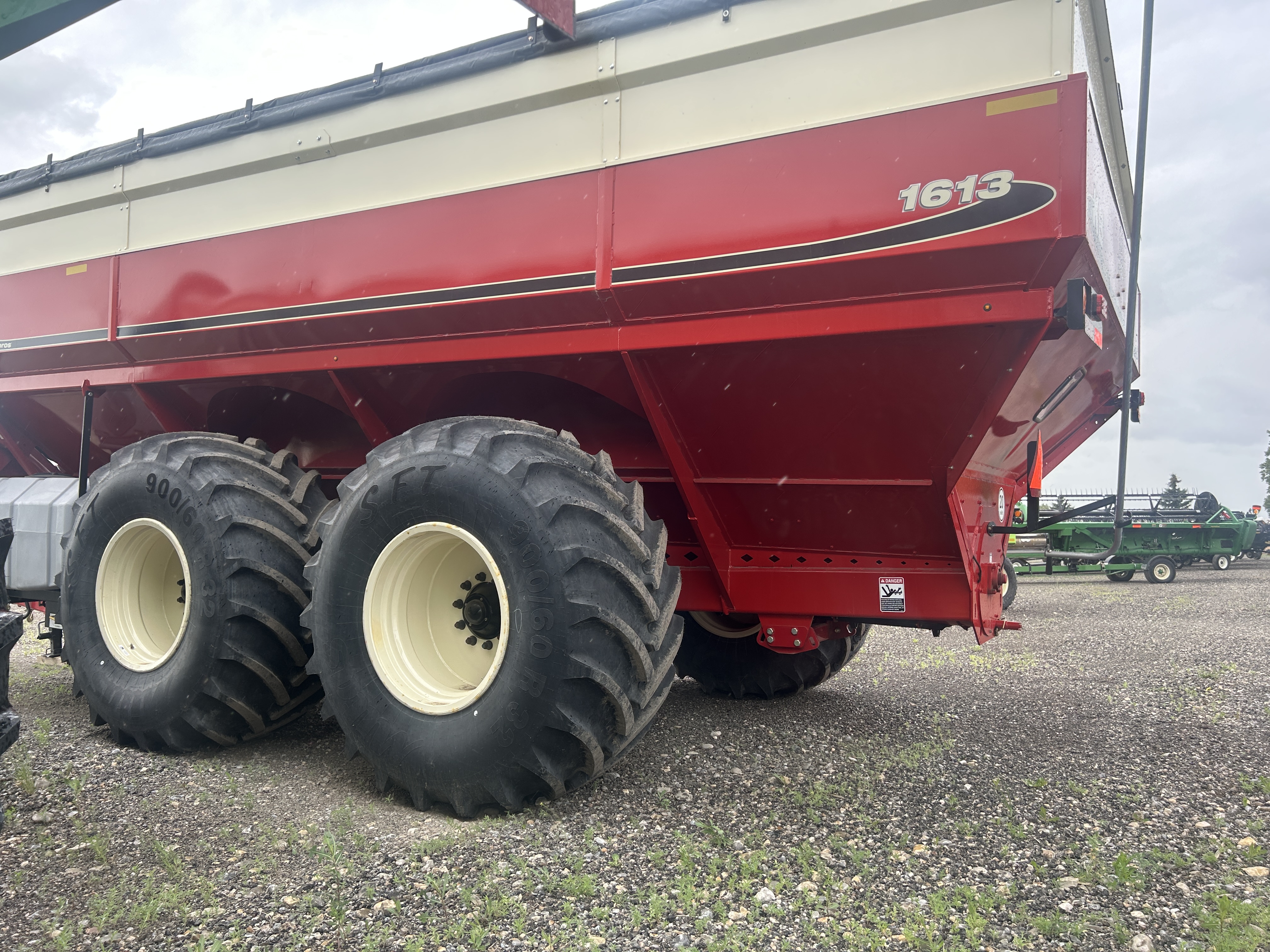 2023 Unverferth CART 1613 Grain Cart
