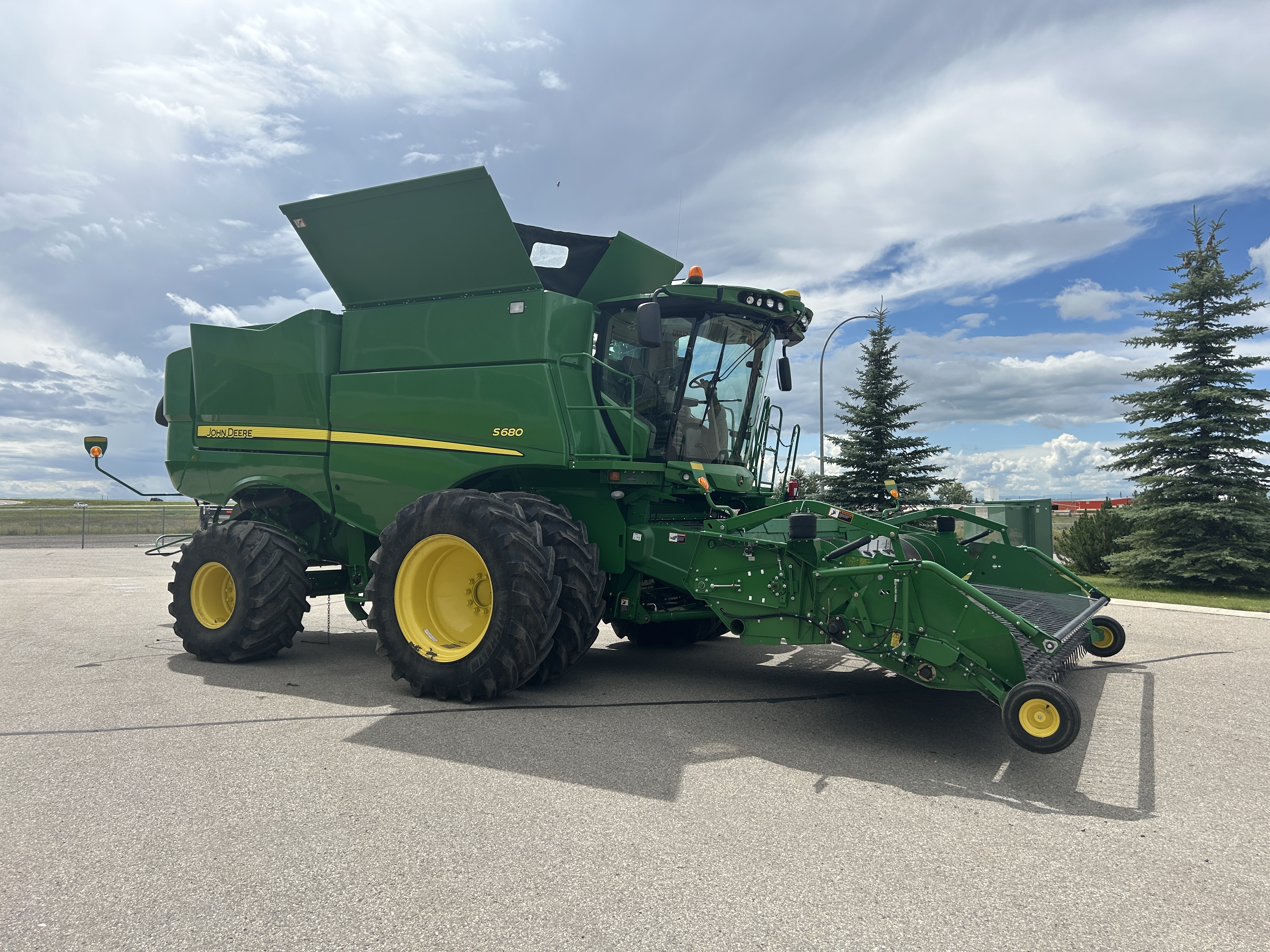 2015 John Deere S680 Combine