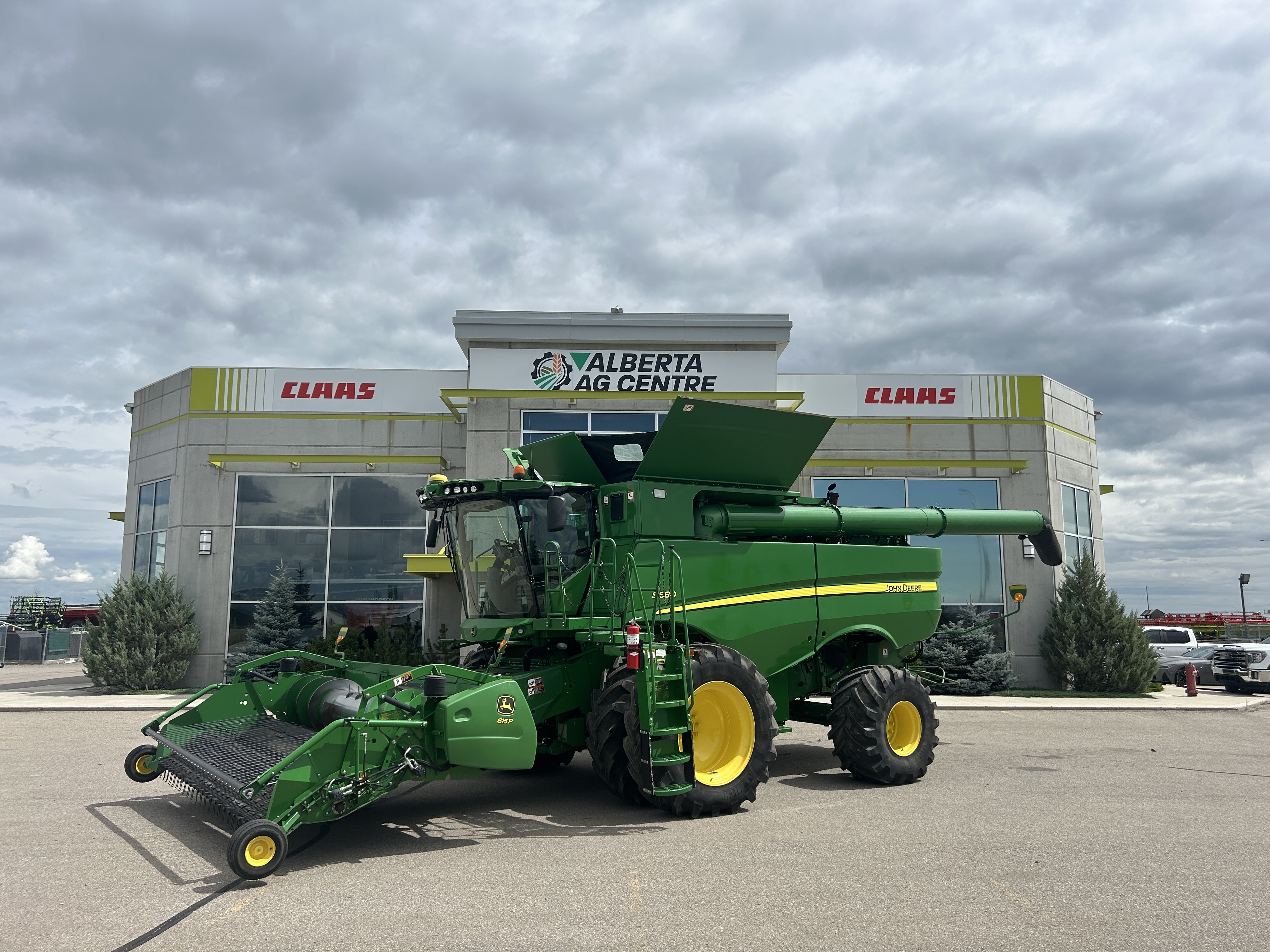 2015 John Deere S680 Combine