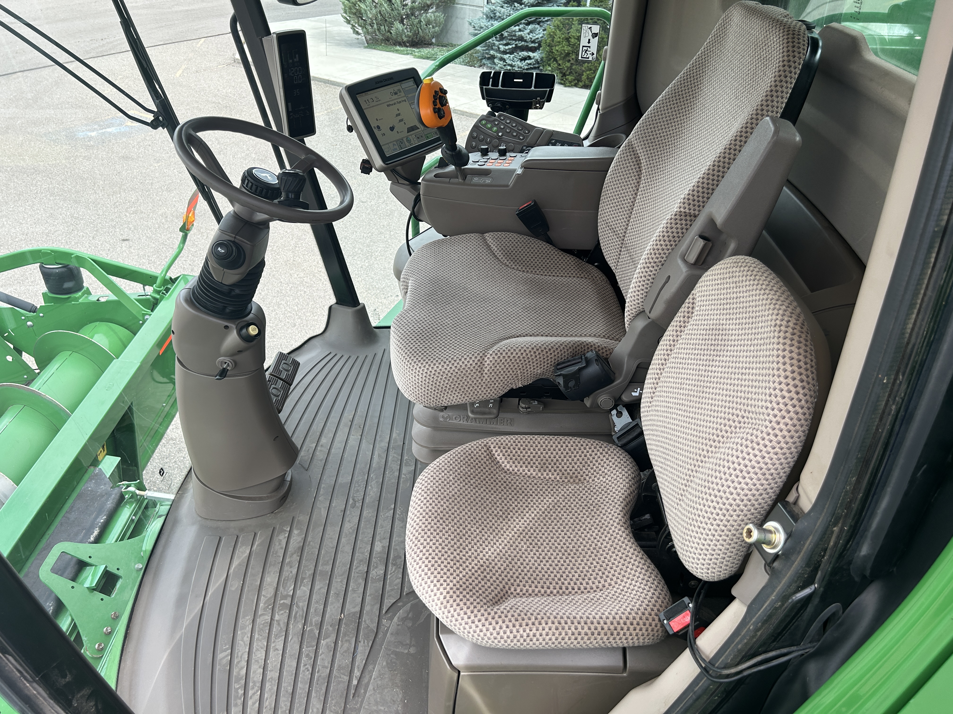 2015 John Deere S680 Combine