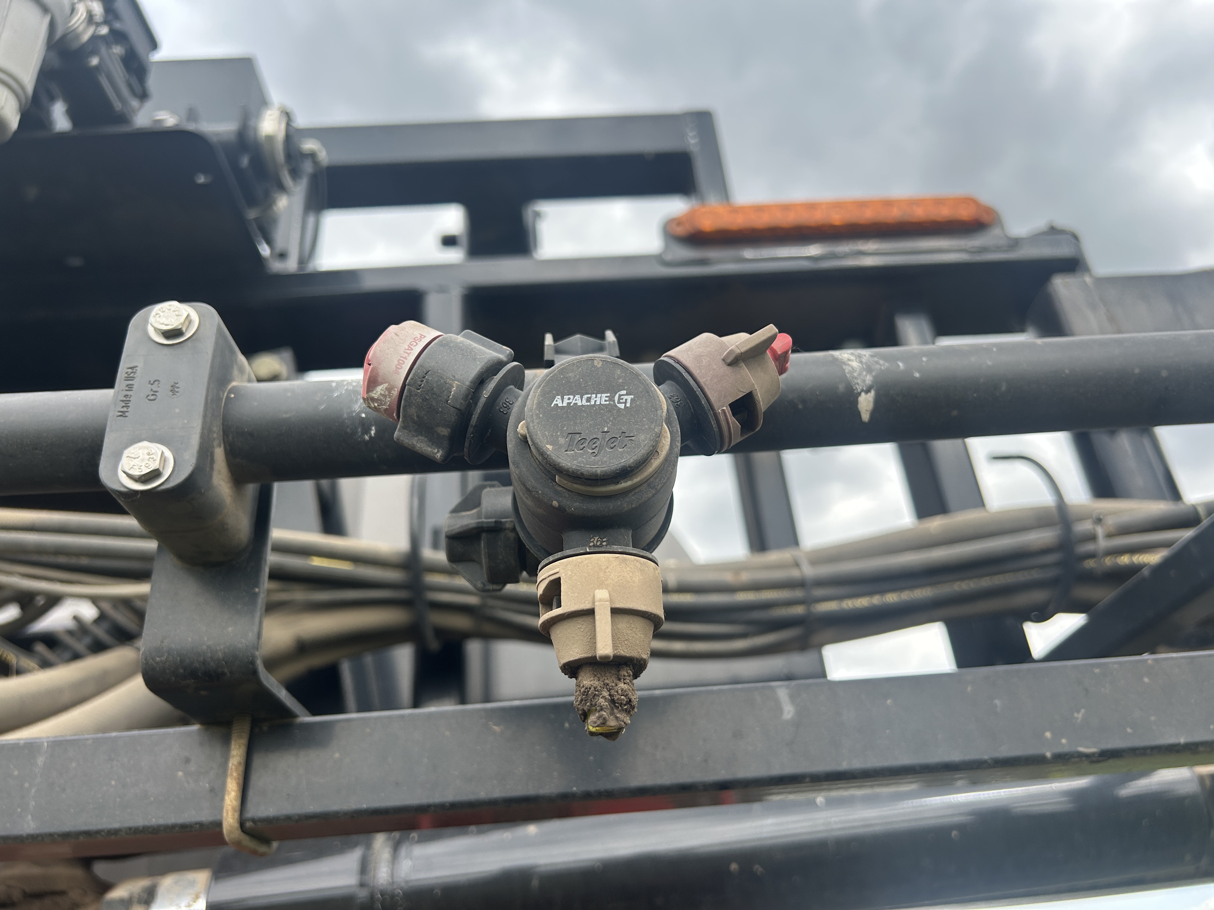 2016 Apache AS1220 Sprayer/High Clearance