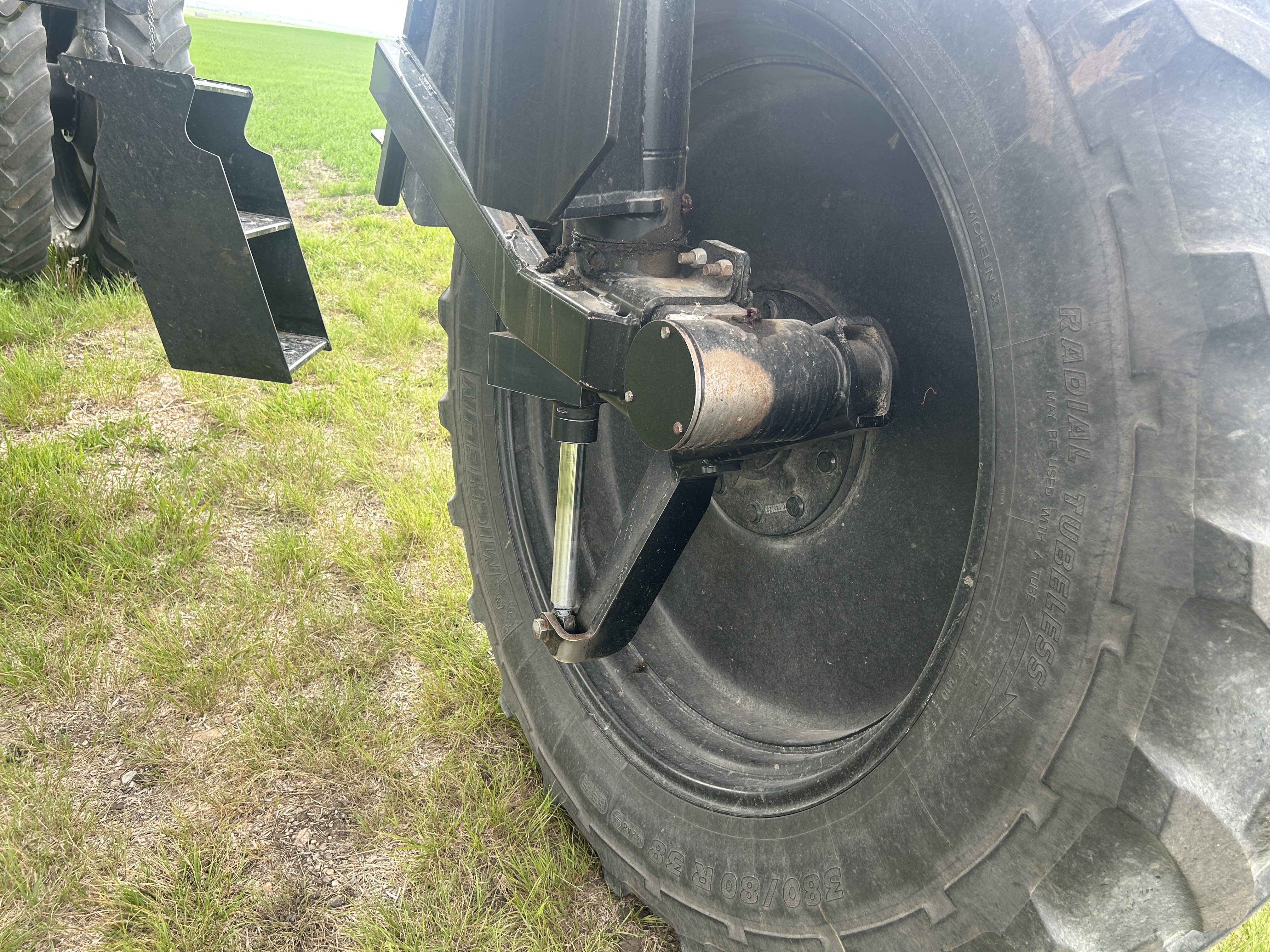 2016 Apache AS1220 Sprayer/High Clearance