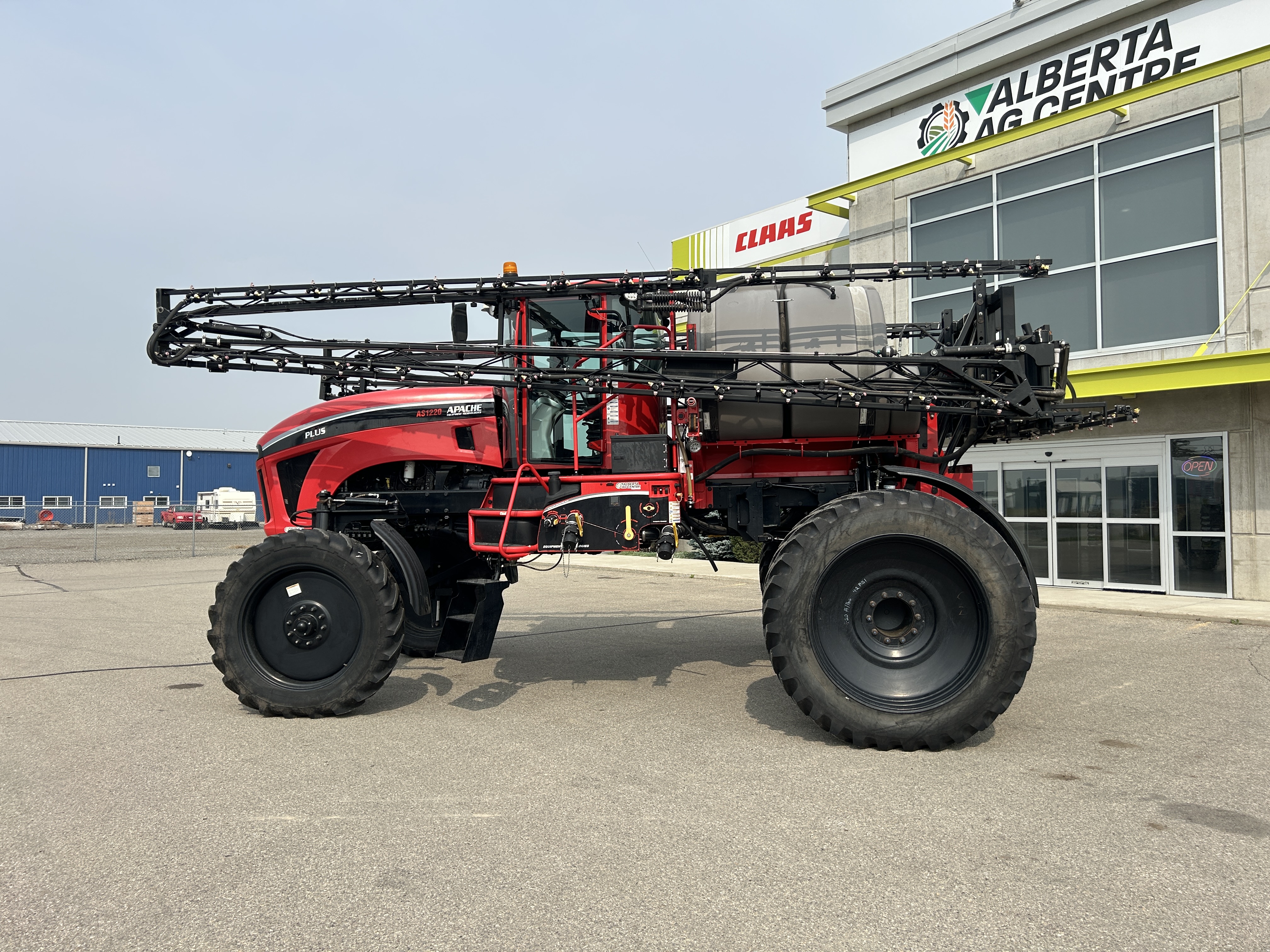 2016 Apache AS1220 Sprayer/High Clearance
