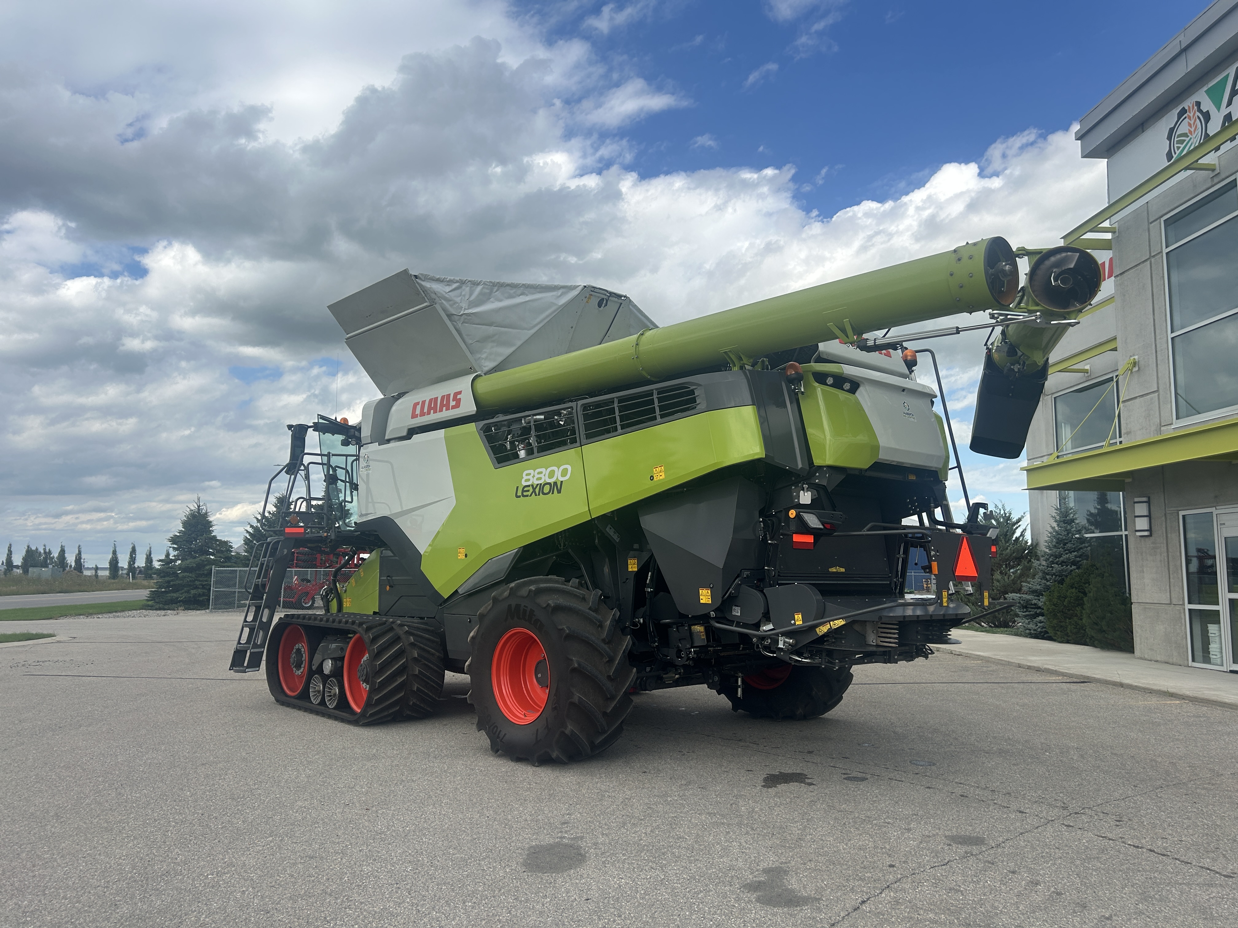 2023 CLAAS LEXION 8800T Combine