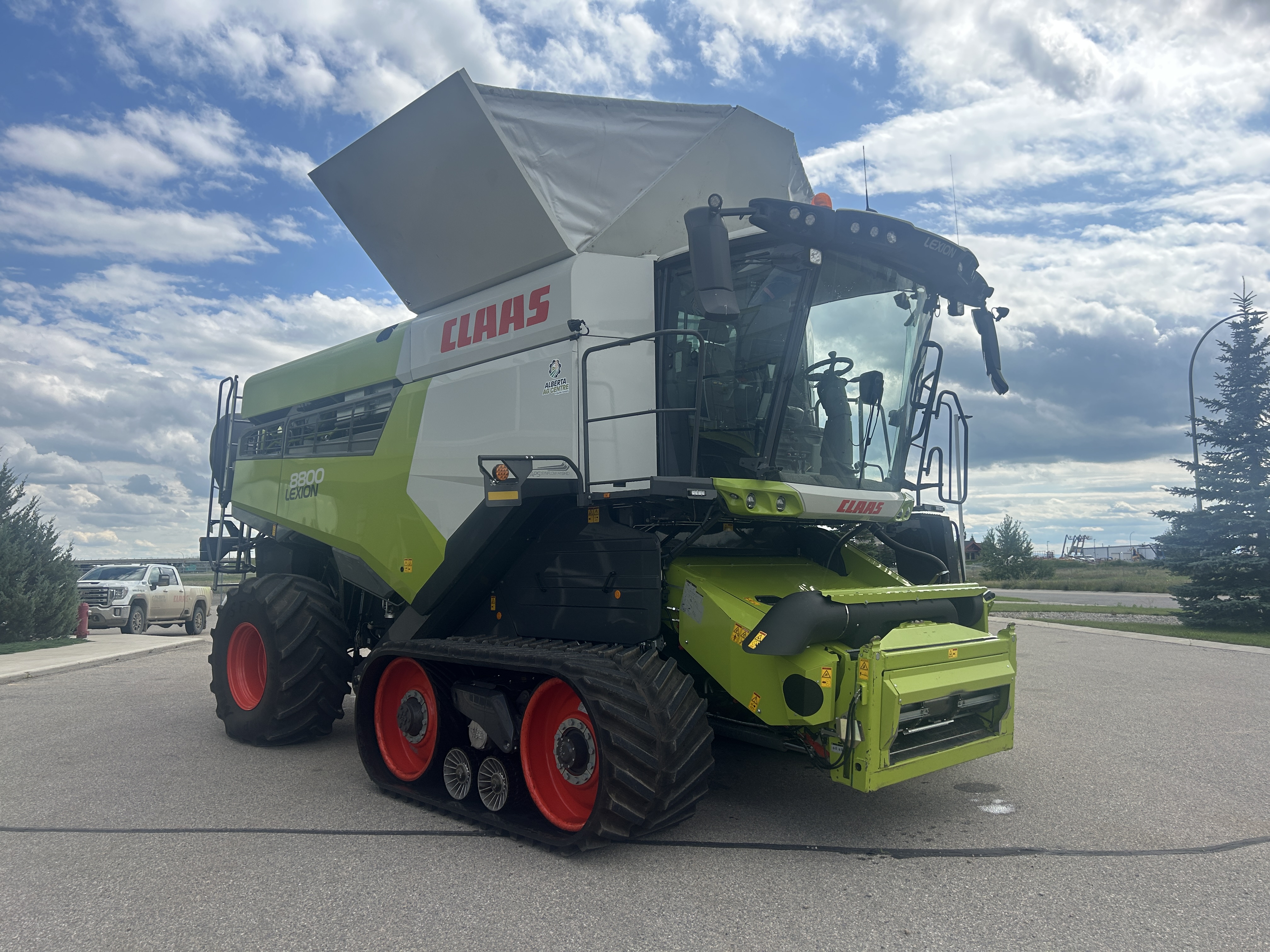 2023 CLAAS LEXION 8800T Combine