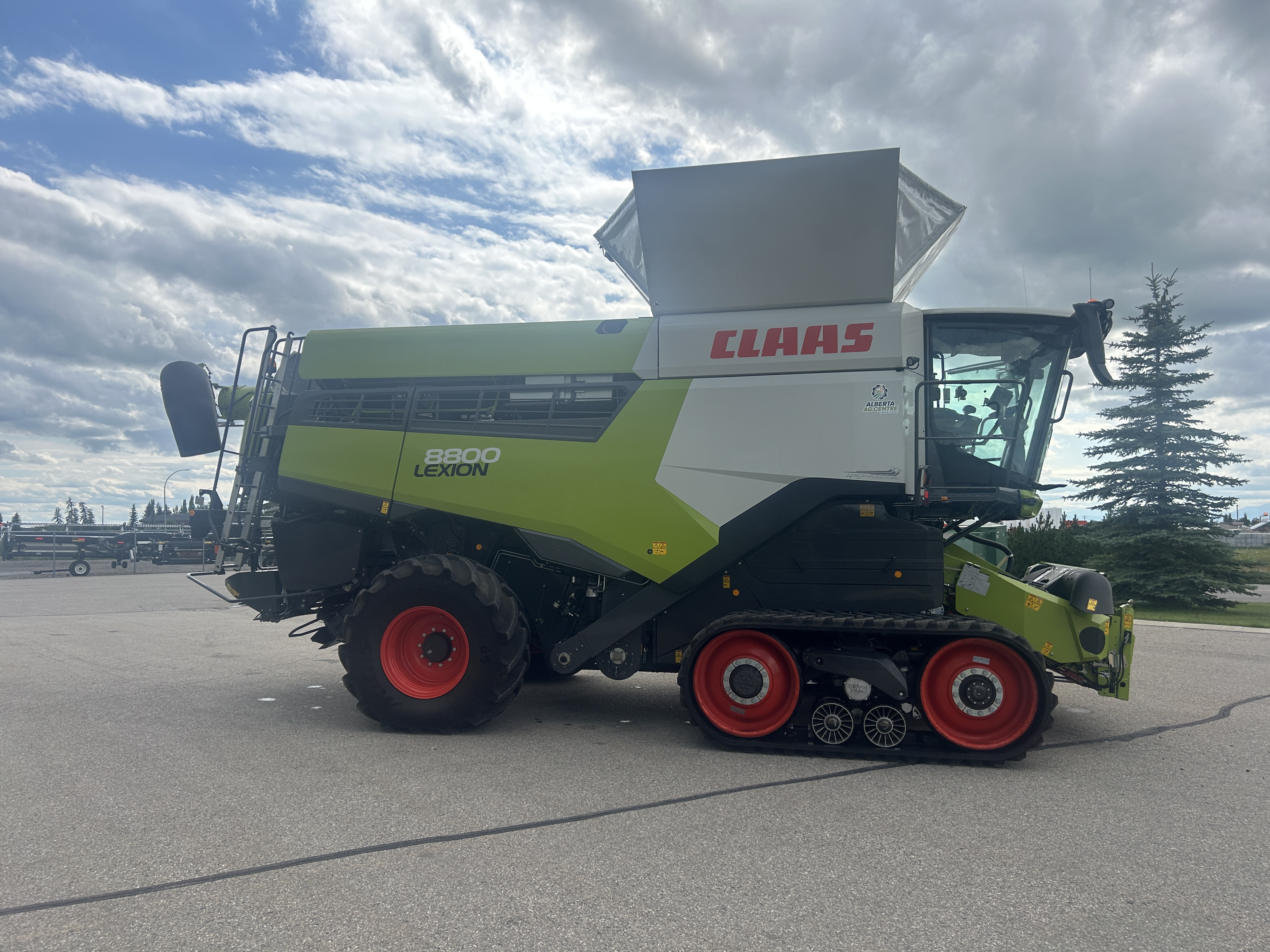 2023 CLAAS LEXION 8800T Combine