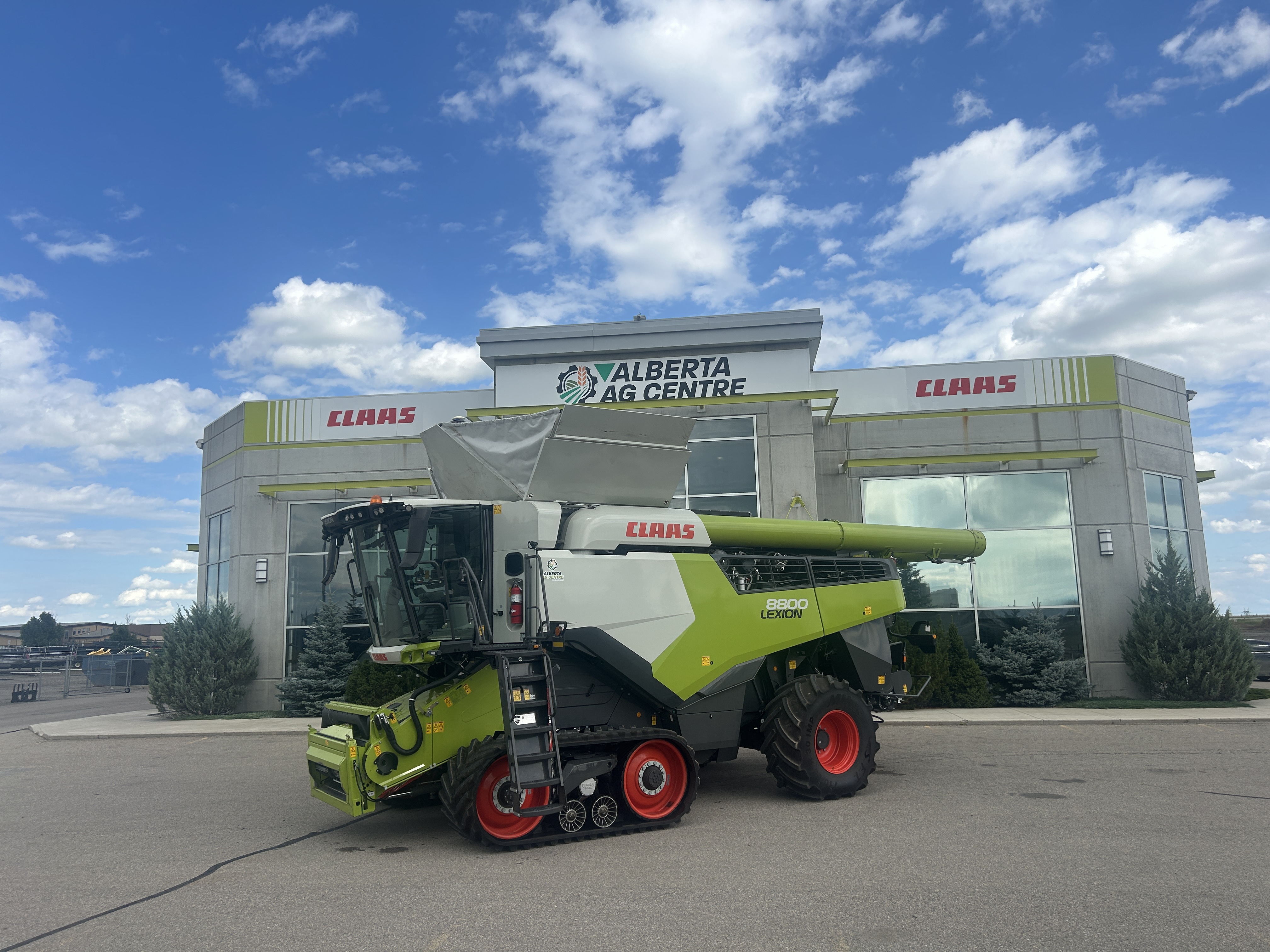 2023 CLAAS LEXION 8800T Combine