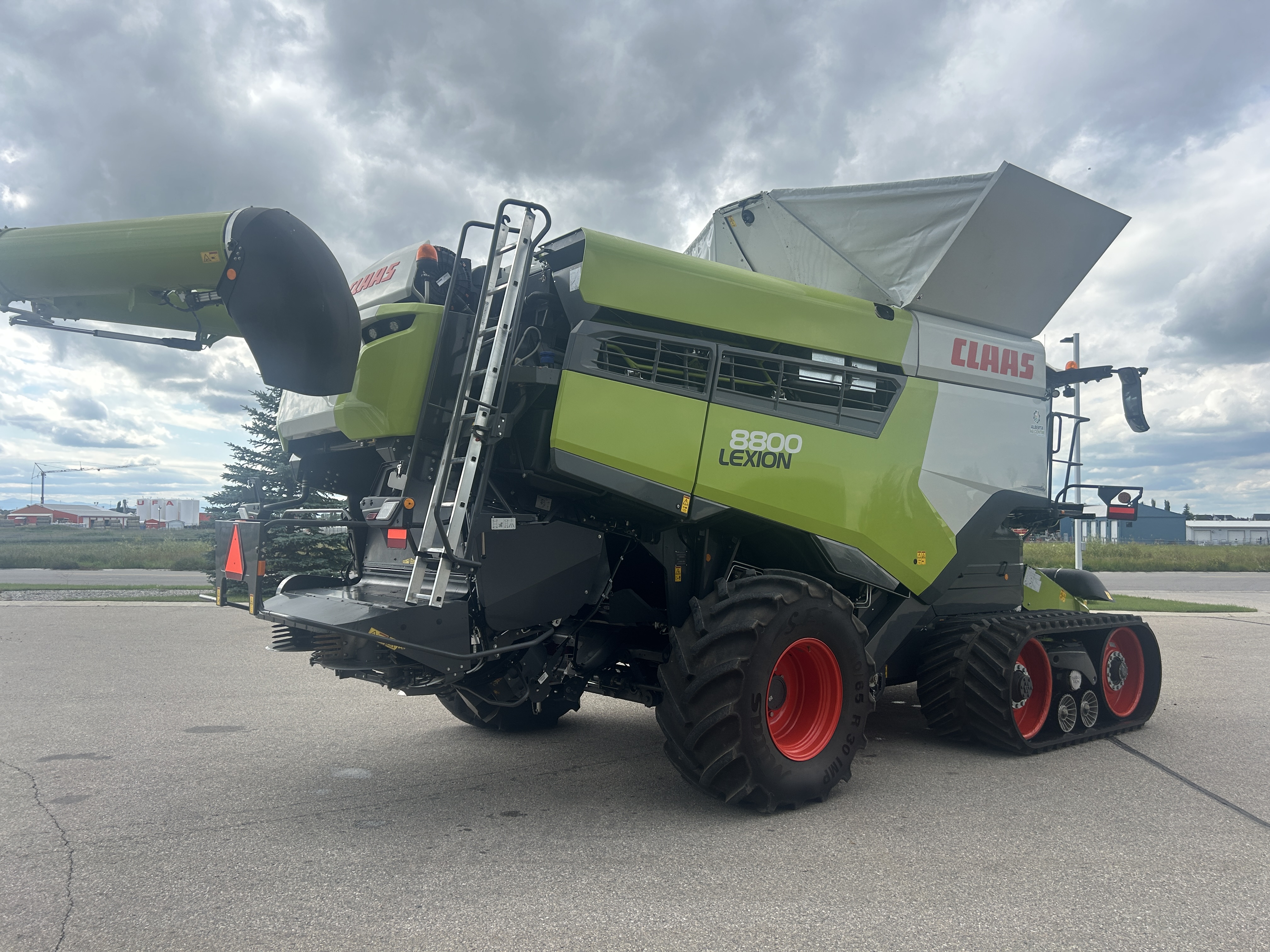 2023 CLAAS LEXION 8800T Combine