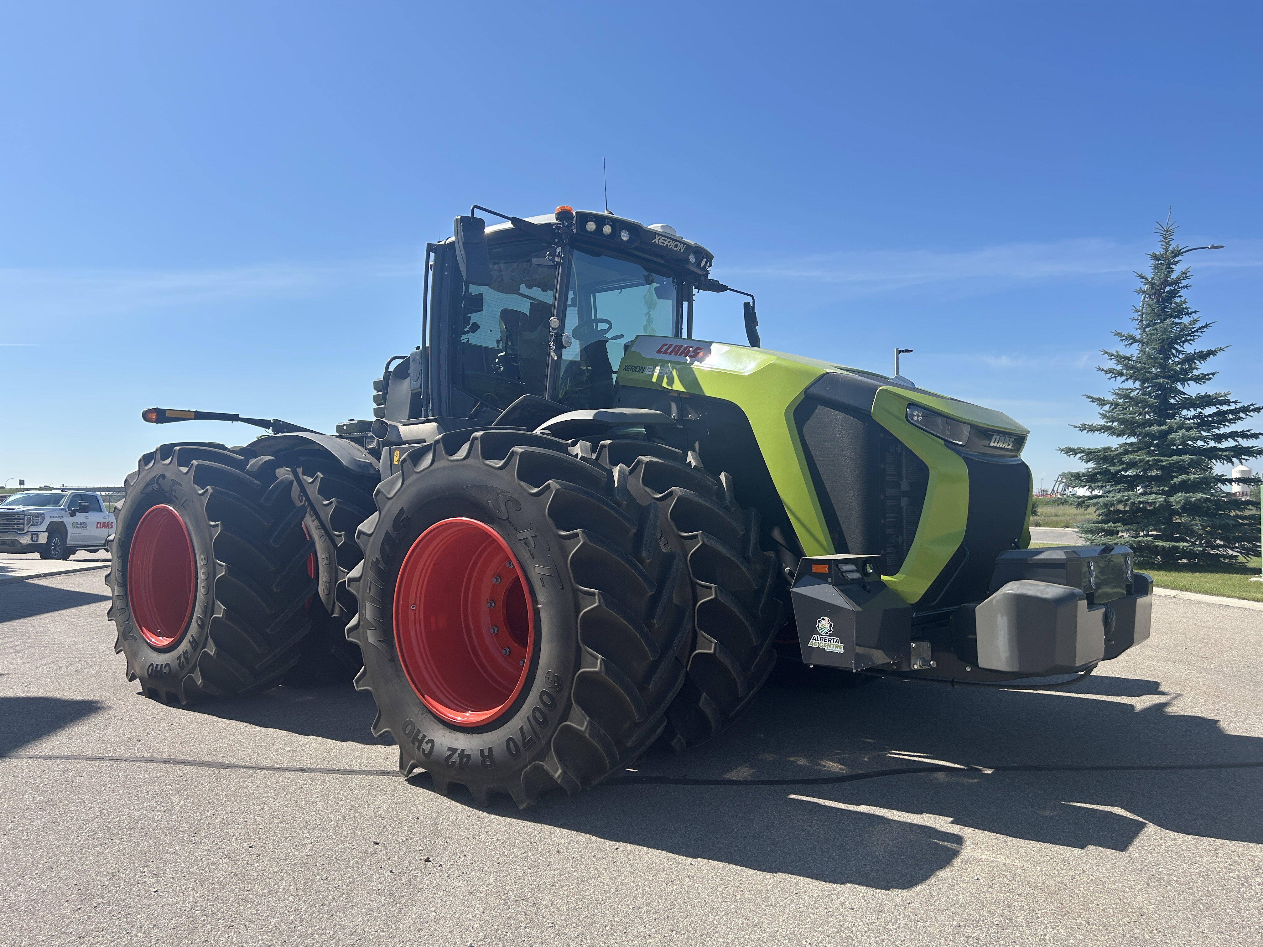 2023 CLAAS XERION 12.65 Tractor