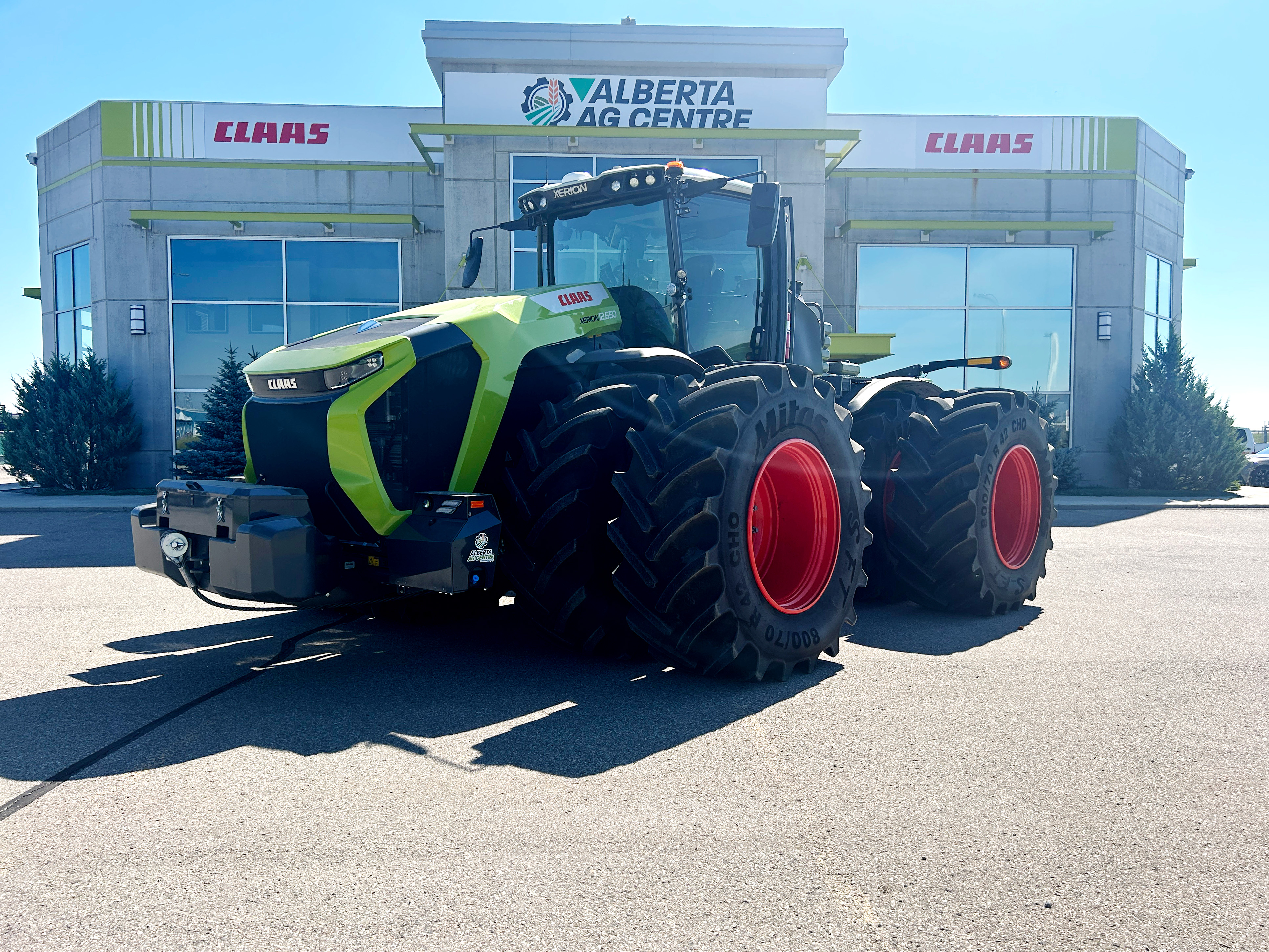 2023 CLAAS XERION 12.65 Tractor