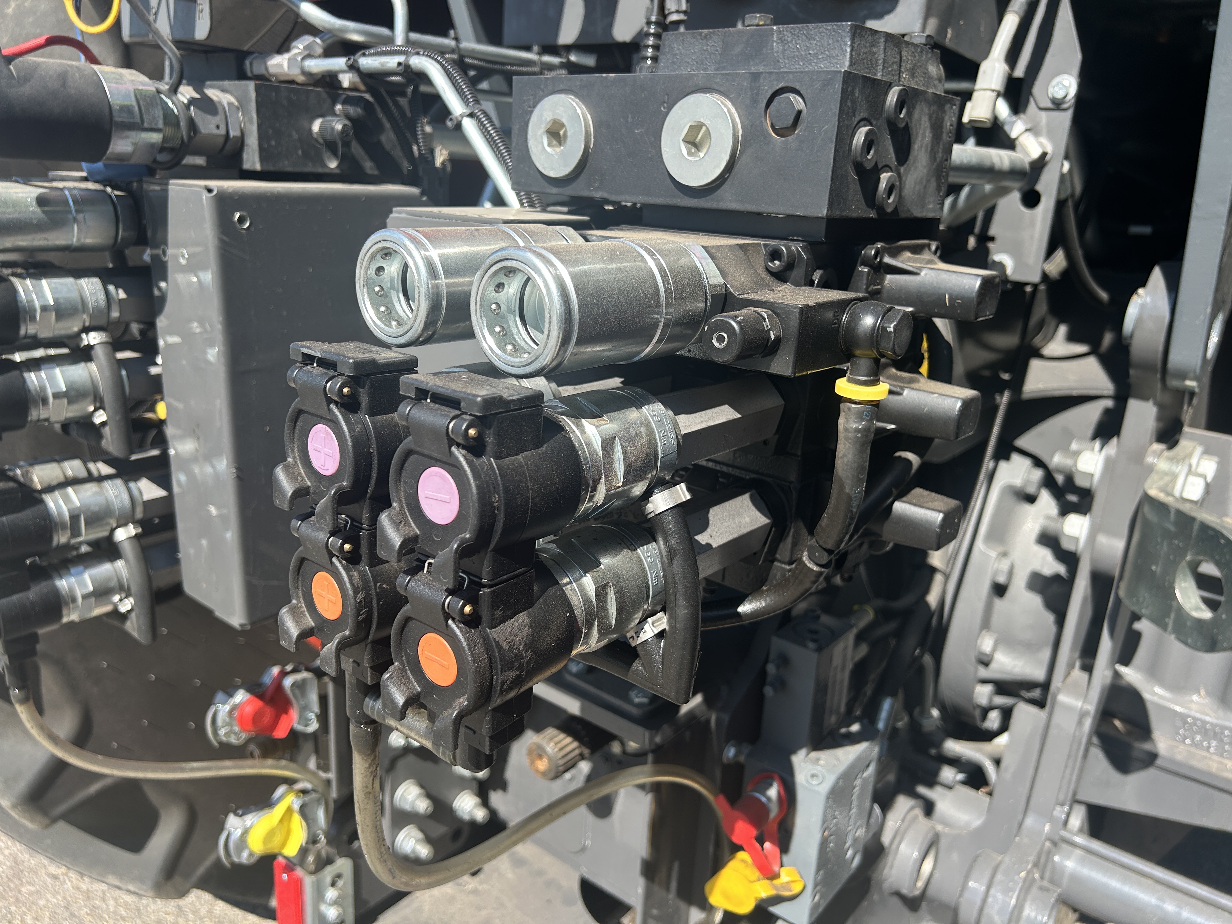 2023 CLAAS XERION 12.65 Tractor